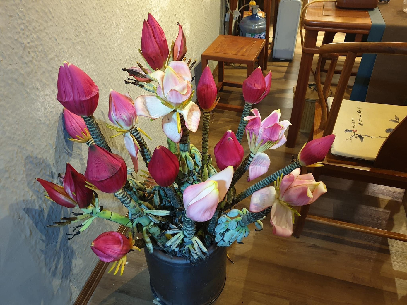 Hoa chuối rừng được săn mua về trang trí nhà cửa dịp Tết (Ảnh: NVCC)