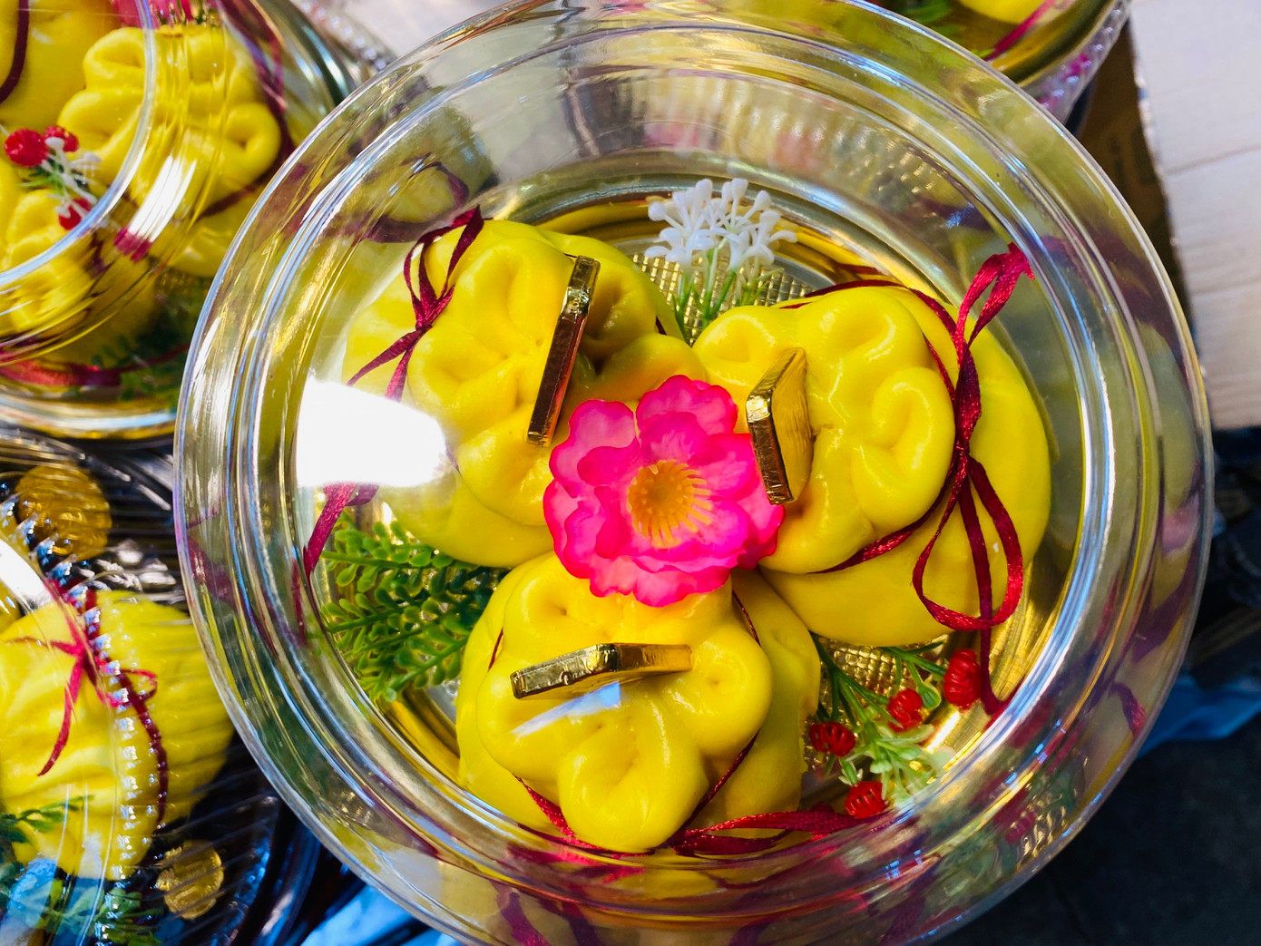 Ngoài đồ mặn, set bánh bao hình túi vàng được nhiều khách hàng yêu thích. Chủ quán cho biết mới chỉ vài tiếng buổi sáng đã bán hết gần 300 set. Ngoài đồ mặn, set bánh bao hình túi vàng được nhiều khách hàng yêu thích. Chủ quán cho biết mới chỉ vài tiếng buổi sáng đã bán hết gần 300 set.