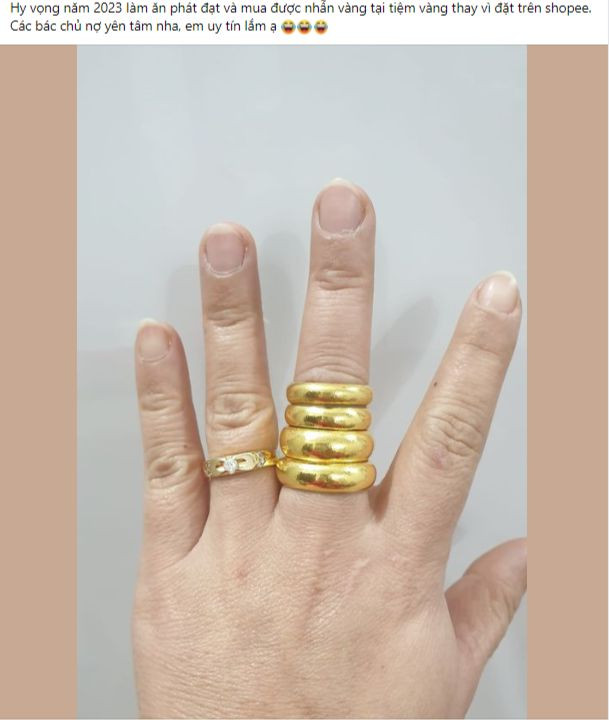 Nhẫn vàng đủ kích cỡ được chủ nhân gọi là "9 số 4", nhìn là thấy uy tín (FB: Hải Huệ).