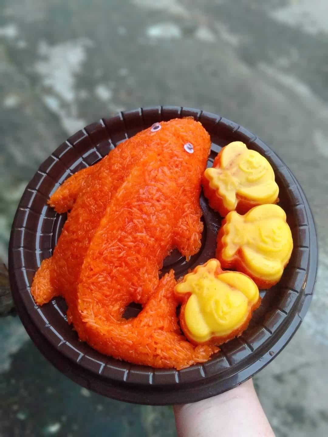 Xôi gấc hình cá chép (Ảnh: Sony Nguyen) Xôi gấc hình cá chép (Ảnh: Sony Nguyen)