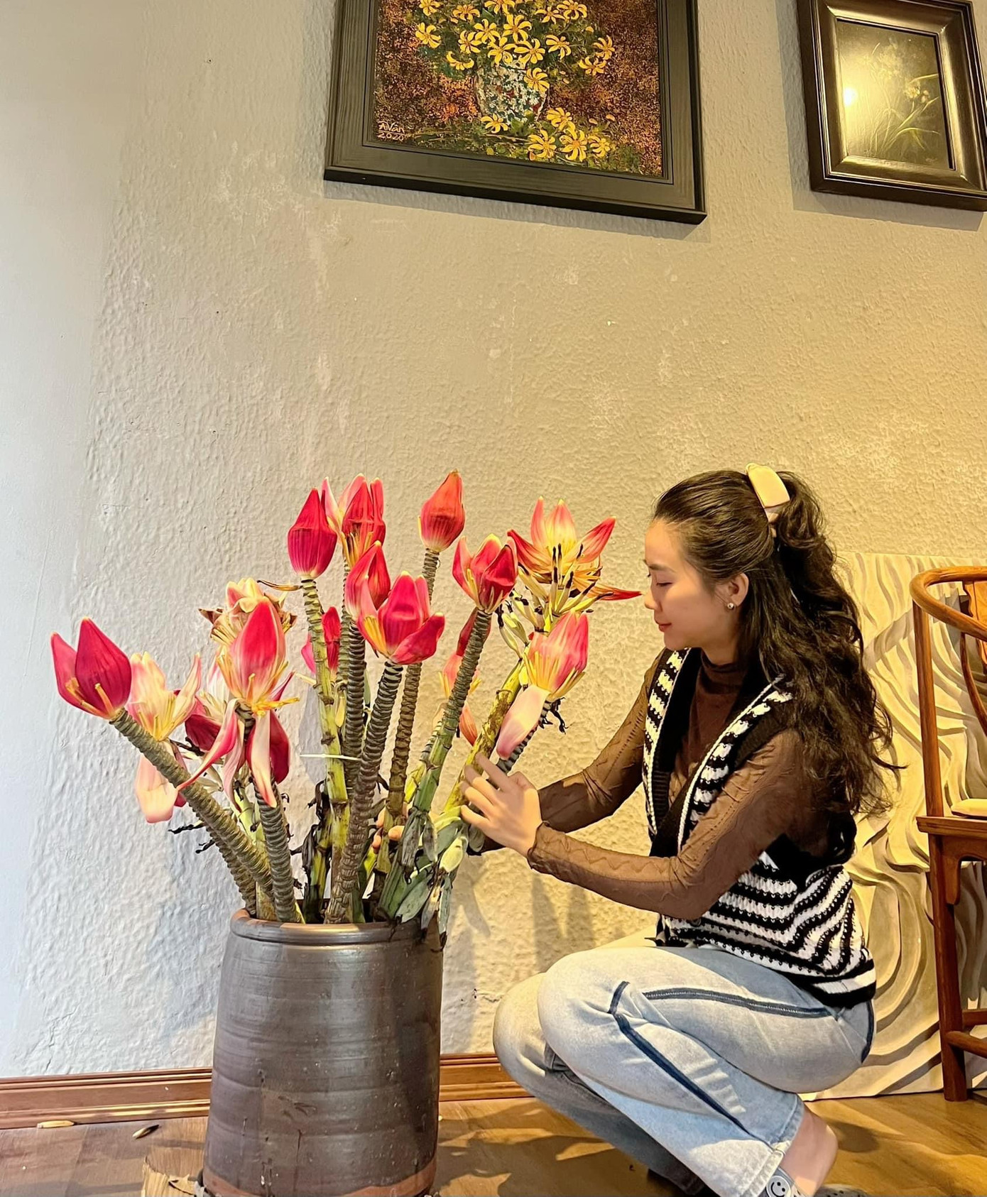 Bình hoa đỏ rực trong nhà vừa đẹp vừa ấm, độc lạ mang lại may mắn đỏ chót cả năm (Ảnh: NVCC)