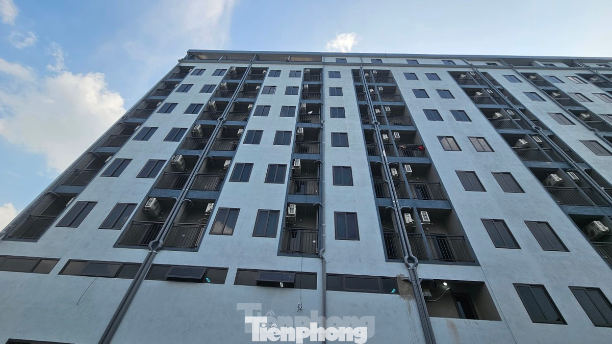 Chung cư mini My House nằm trên đường Phú Hữu (thôn 1, xã Tân Xã, huyện Thạch Thất) xây sai phép có quy mô 9 tầng, với gần 200 căn hộ, không khác gì dự án nhà ở. Ảnh: Lộc Liên