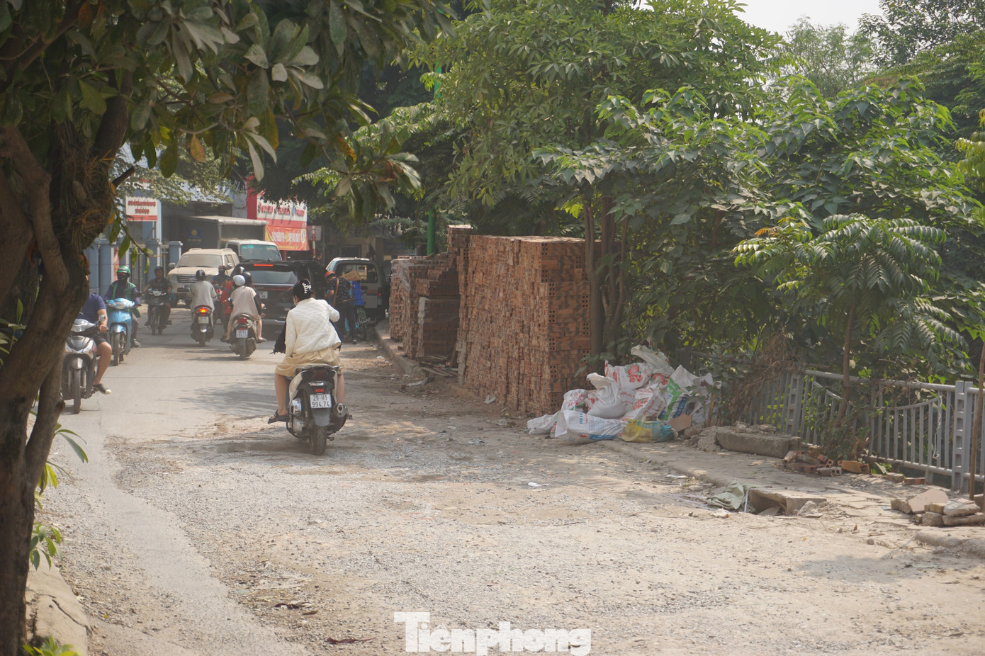 Đường sá ở đây bị đào xới, vỡ nát do thi công dự án Đường sá ở đây bị đào xới, vỡ nát do thi công dự án