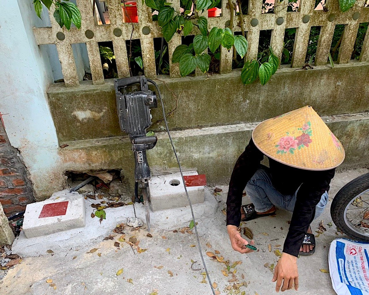 Người dân bức xúc vì các đồng hồ nước vừa lắp đặt đã bị tháo dỡ Người dân bức xúc vì các đồng hồ nước vừa lắp đặt đã bị tháo dỡ