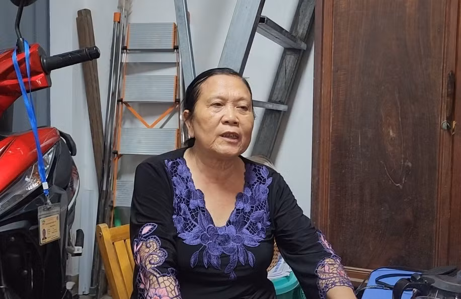 Bà Trần Thị Trụ (55 tuổi) bất an khi sinh sống ngay sát công trường thi công đường vành đai 2,5