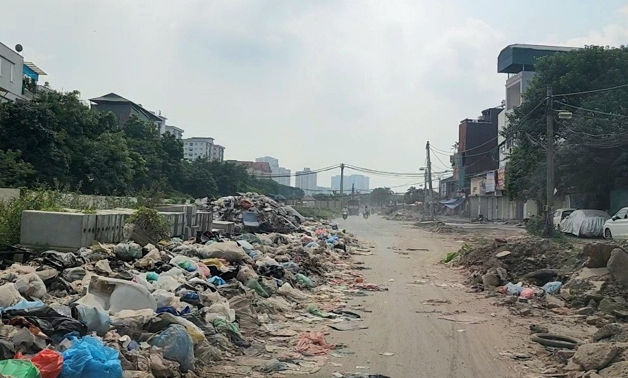 Rác thải bủa vây dự án