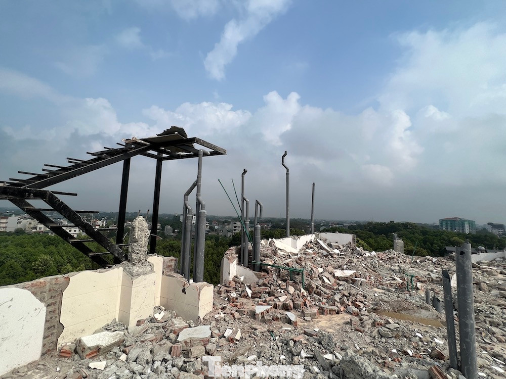 Cầu thang thoát hiểm bị tháo dỡ toàn bộ