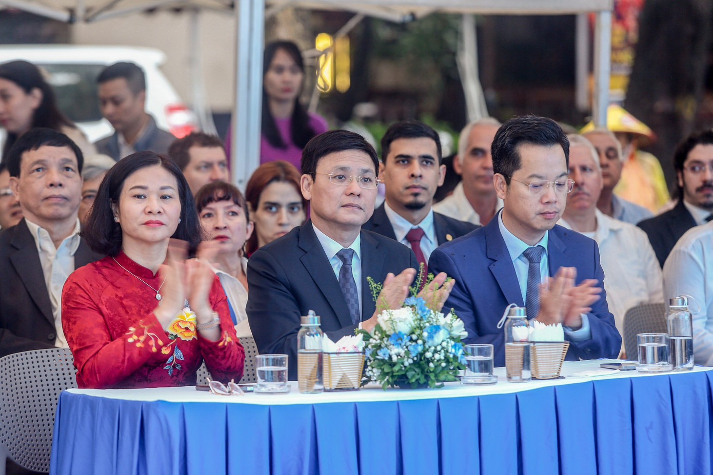 Uỷ viên Trung ương Đảng, Phó Bí thư Thường trực Thành uỷ Hà Nội Nguyễn Thị Tuyến tham dự buổi lễ