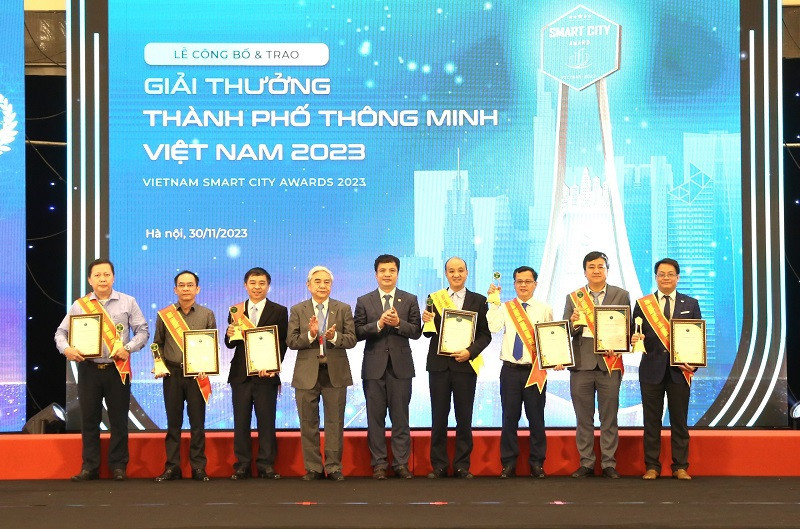 Các địa phương nhận giải thưởng Thành phố Thông minh Việt Nam 2023 lần thứ IV. Ảnh: Thanh Hải