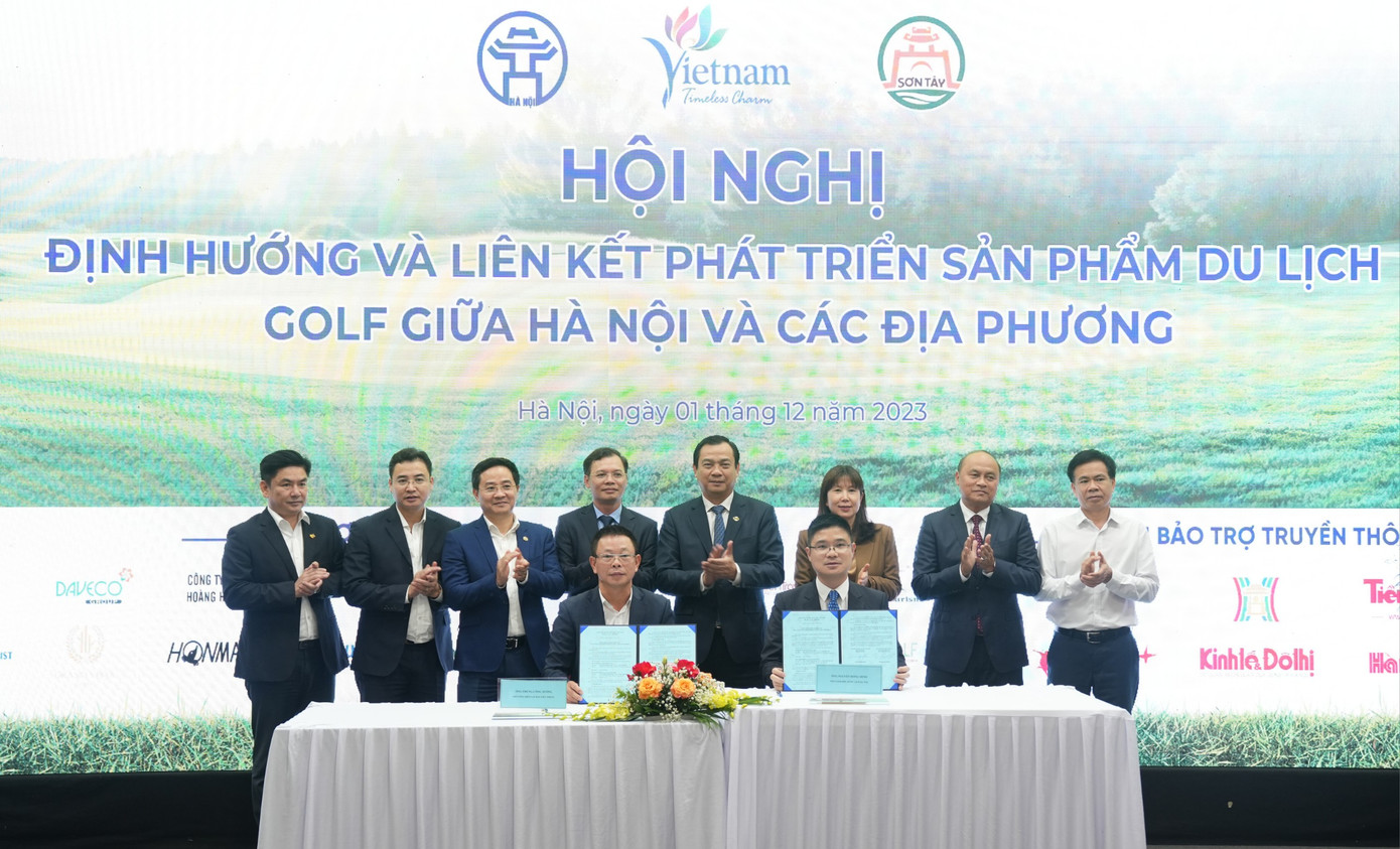 Đại diện Báo Tiền Phong và đại diện Sở Du lịch Hà Nội ký kết hợp tác bảo trợ truyền thông. Ảnh: Hoàng Mạnh Thắng Đại diện Báo Tiền Phong và đại diện Sở Du lịch Hà Nội ký kết hợp tác bảo trợ truyền thông. Ảnh: Hoàng Mạnh Thắng