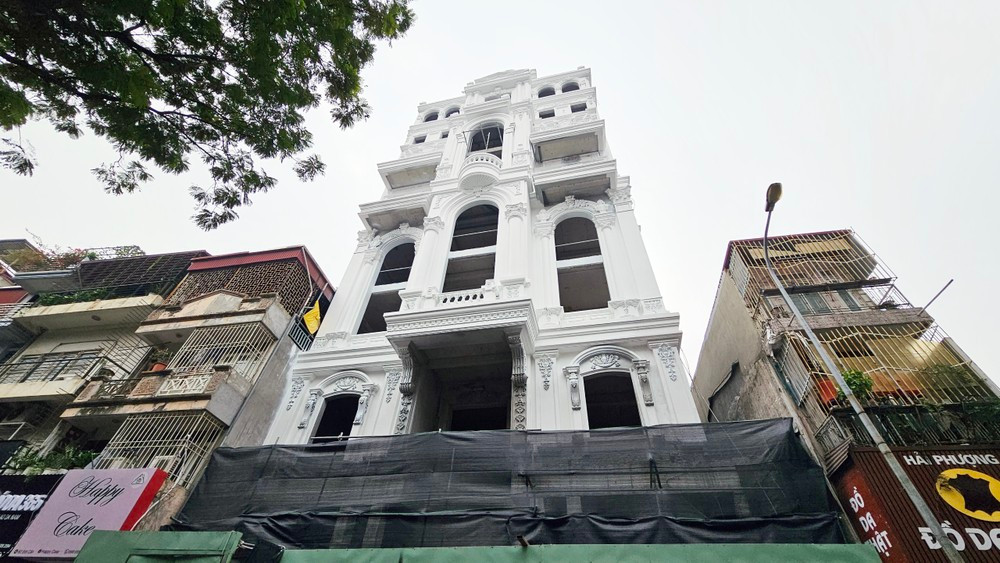 Công trình vi phạm trật tự xây dựng trên phố Đội Cấn, Ba Đình, Hà Nội