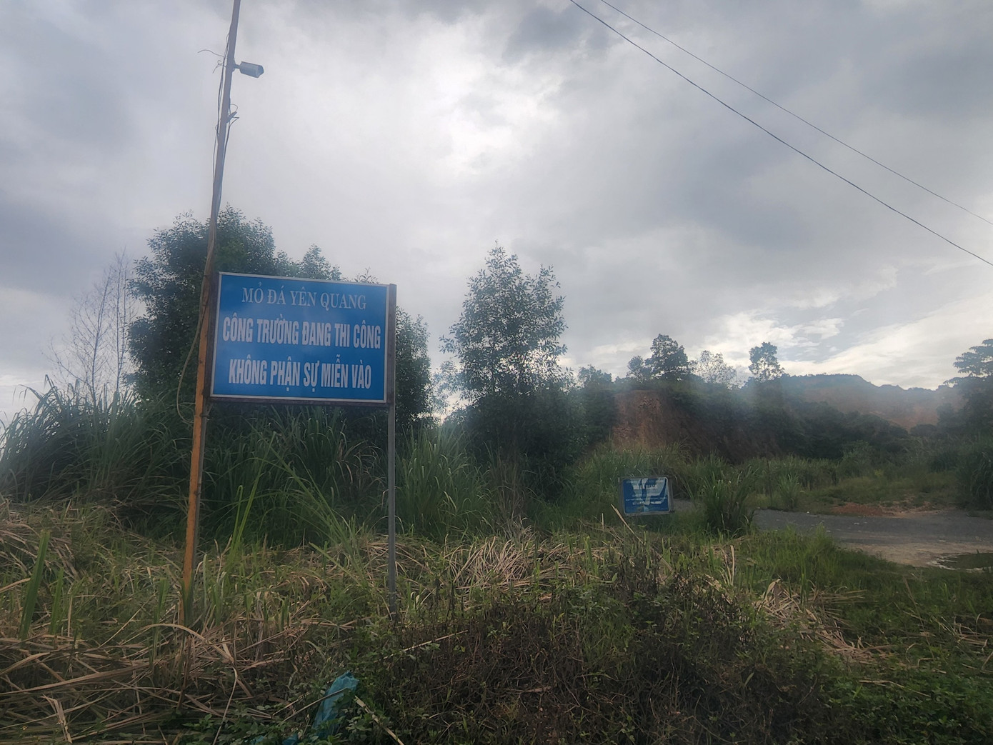 Mỏ đá Yên Quang, xóm Văn Minh, xã Quang Tiến Mỏ đá Yên Quang, xóm Văn Minh, xã Quang Tiến