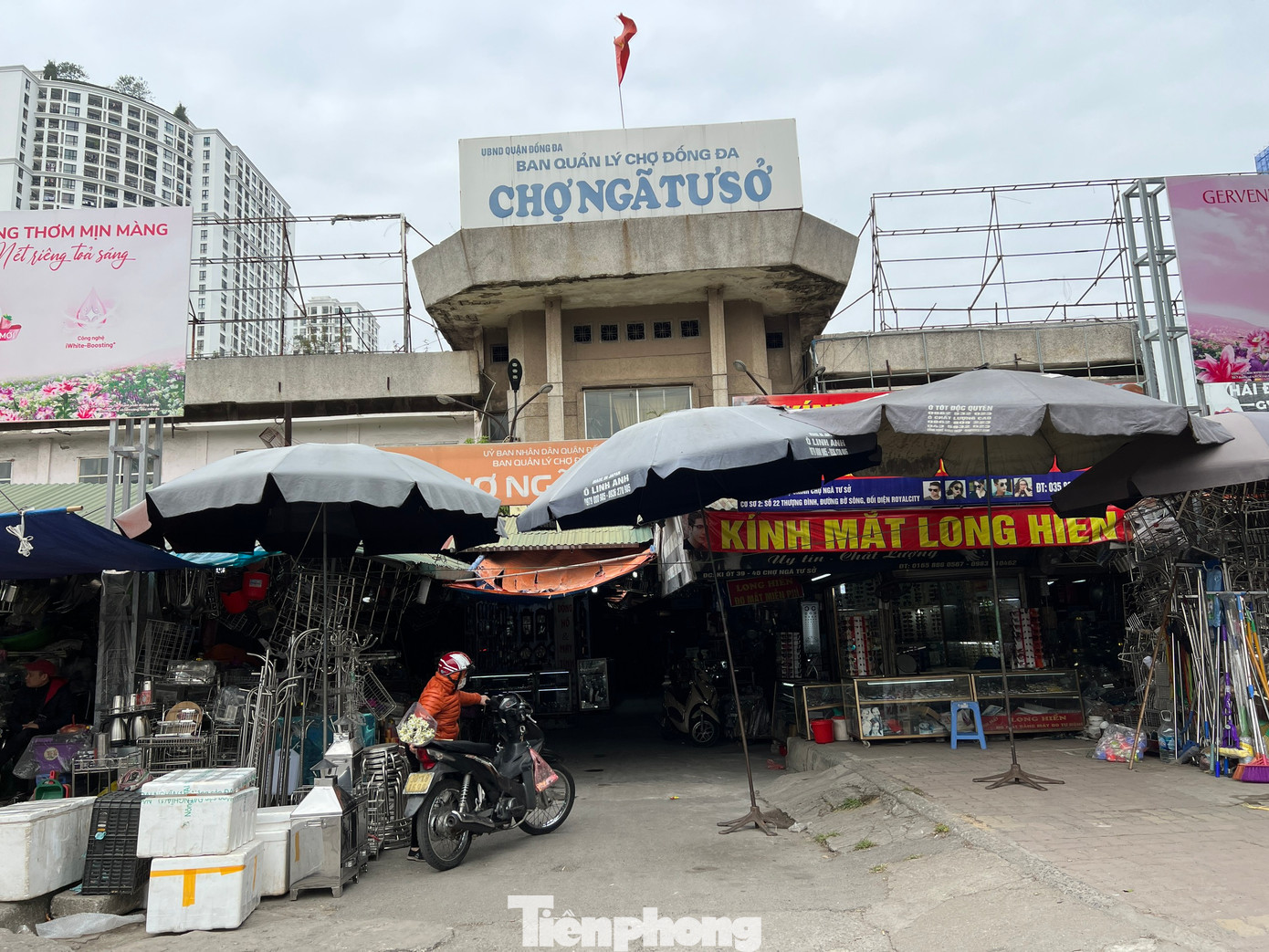 Nhiều năm chợ Ngã Tư Sở xuống cấp nhưng không được cải tạo Nhiều năm chợ Ngã Tư Sở xuống cấp nhưng không được cải tạo