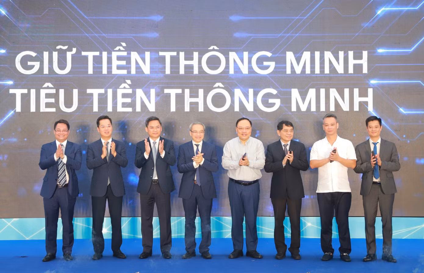 Sự kiện khuyến khích các hoạt động kinh doanh trên các tuyến phố đẩy mạnh việc thực hiện thanh toán không dùng tiền mặt