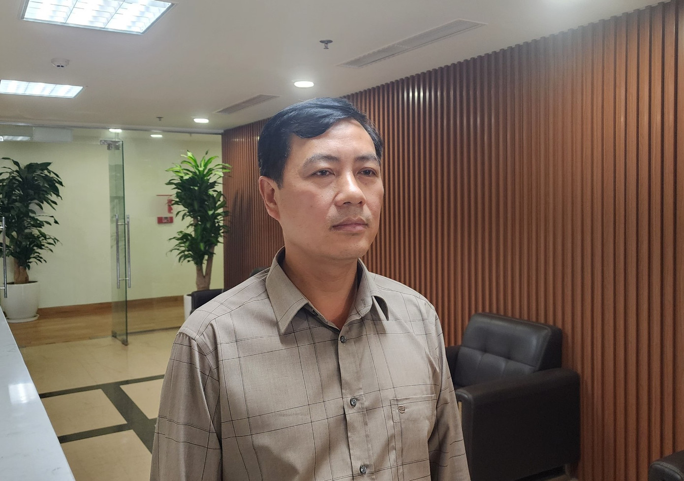 Ông Lê Văn Du, Phó trưởng phòng Hạ tầng kỹ thuật, Sở Xây dựng TP Hà Nội trao đổi với PV Tiền Phong Ông Lê Văn Du, Phó trưởng phòng Hạ tầng kỹ thuật, Sở Xây dựng TP Hà Nội trao đổi với PV Tiền Phong