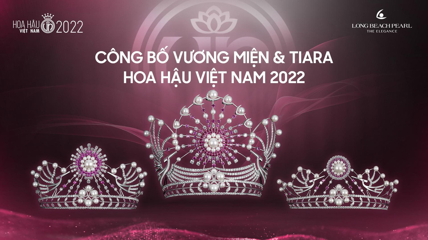 Vương miện của Hoa hậu Việt Nam 2022 mang tên “Hùng ca chim Lạc – Báu vật ngàn đời” do Long Beach Pearl chế tác, thể hiện tinh thần của cuộc thi năm nay. Chiếc vương miện do đích thân bà Bùi Thị Mỹ Cảnh - nhà sáng lập Long Beach Pearl lên ý tưởng cùng ban tổ chức Hoa hậu Việt Nam và được đội ngũ Long Beach Pearl kỳ công hoàn chỉnh từng chi tiết. Bên cạnh vương miện, ban tổ chức cũng công bố hai tiara dành cho 2 á hậu của cuộc thi năm nay. Bốn nghìn viên đá quý được đính kết trên hai chiếc tiara, thể hiện cho bốn nghìn năm văn hiến của dân tộc Việt Nam. Trong khi đó, 54 viên ngọc trai được đính kết trên chiếc vương miện dành cho hoa hậu, tượng trưng cho tình đoàn kết của các dân tộc anh em trên đất nước Việt Nam. Vương miện của Hoa hậu Việt Nam 2022 mang tên “Hùng ca chim Lạc – Báu vật ngàn đời” do Long Beach Pearl chế tác, thể hiện tinh thần của cuộc thi năm nay. Chiếc vương miện do đích thân bà Bùi Thị Mỹ Cảnh - nhà sáng lập Long Beach Pearl lên ý tưởng cùng ban tổ chức Hoa hậu Việt Nam và được đội ngũ Long Beach Pearl kỳ công hoàn chỉnh từng chi tiết. Bên cạnh vương miện, ban tổ chức cũng công bố hai tiara dành cho 2 á hậu của cuộc thi năm nay. Bốn nghìn viên đá quý được đính kết trên hai chiếc tiara, thể hiện cho bốn nghìn năm văn hiến của dân tộc Việt Nam. Trong khi đó, 54 viên ngọc trai được đính kết trên chiếc vương miện dành cho hoa hậu, tượng trưng cho tình đoàn kết của các dân tộc anh em trên đất nước Việt Nam.