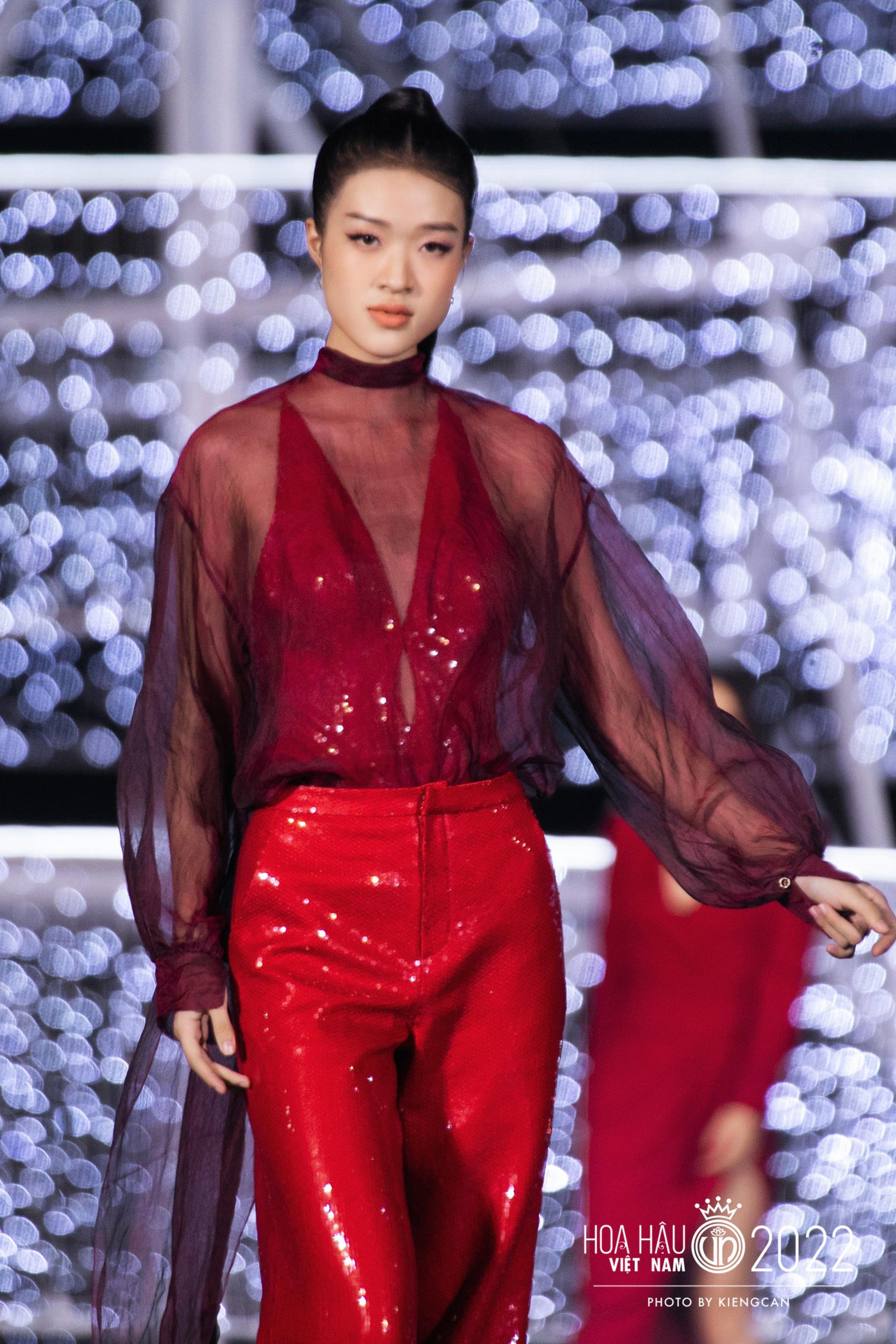 Yến Nhi từng vào top 20 chung cuộc Miss World Vietnam 2022. Trong quá trình tham dự cuộc thi, cô đã quen với ánh đèn sân khấu và được mài giũa về kỹ năng catwalk, biểu cảm trước máy quay. Bên cạnh đó với chiều cao ấn tượng, Yến Nhi luôn nổi bật mỗi khi sải bước trên sân khấu. Ngoài top 3 Người đẹp thời trang, Yến Nhi cũng được chọn vào top 8 phần thi Người đẹp thể thao.