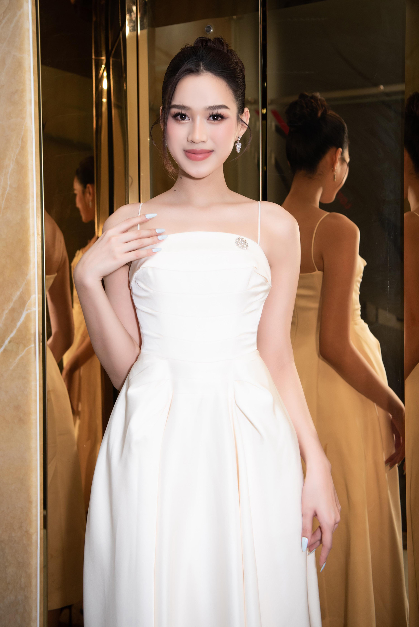 Hoa hậu Đỗ Thị Hà đảm nhận vai trò host của Người đẹp truyền thông.