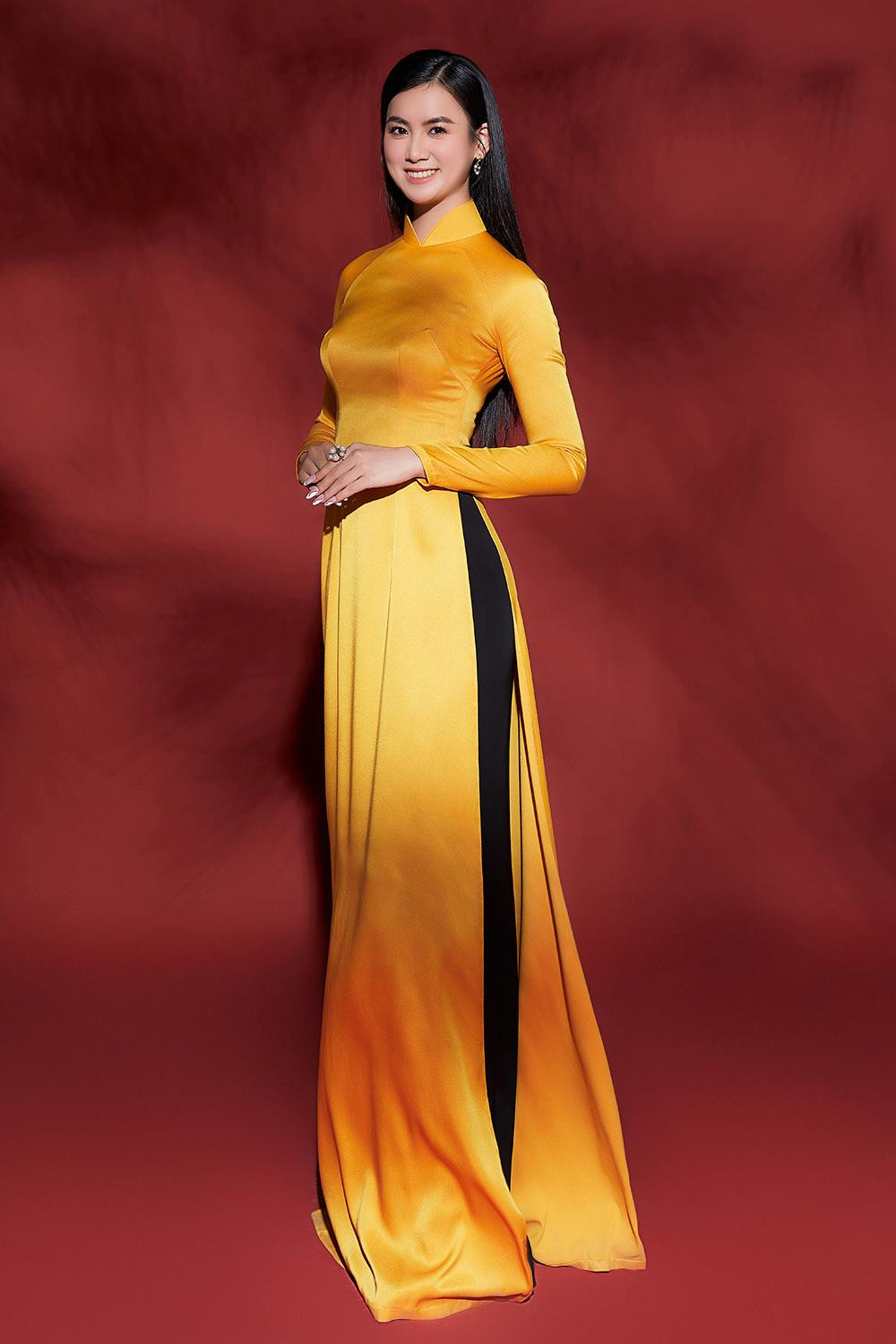 Trong mỗi shoot hình, các thí sinh ghi điểm với thần thái rạng rỡ, nụ cười ngọt ngào, duyên dáng.