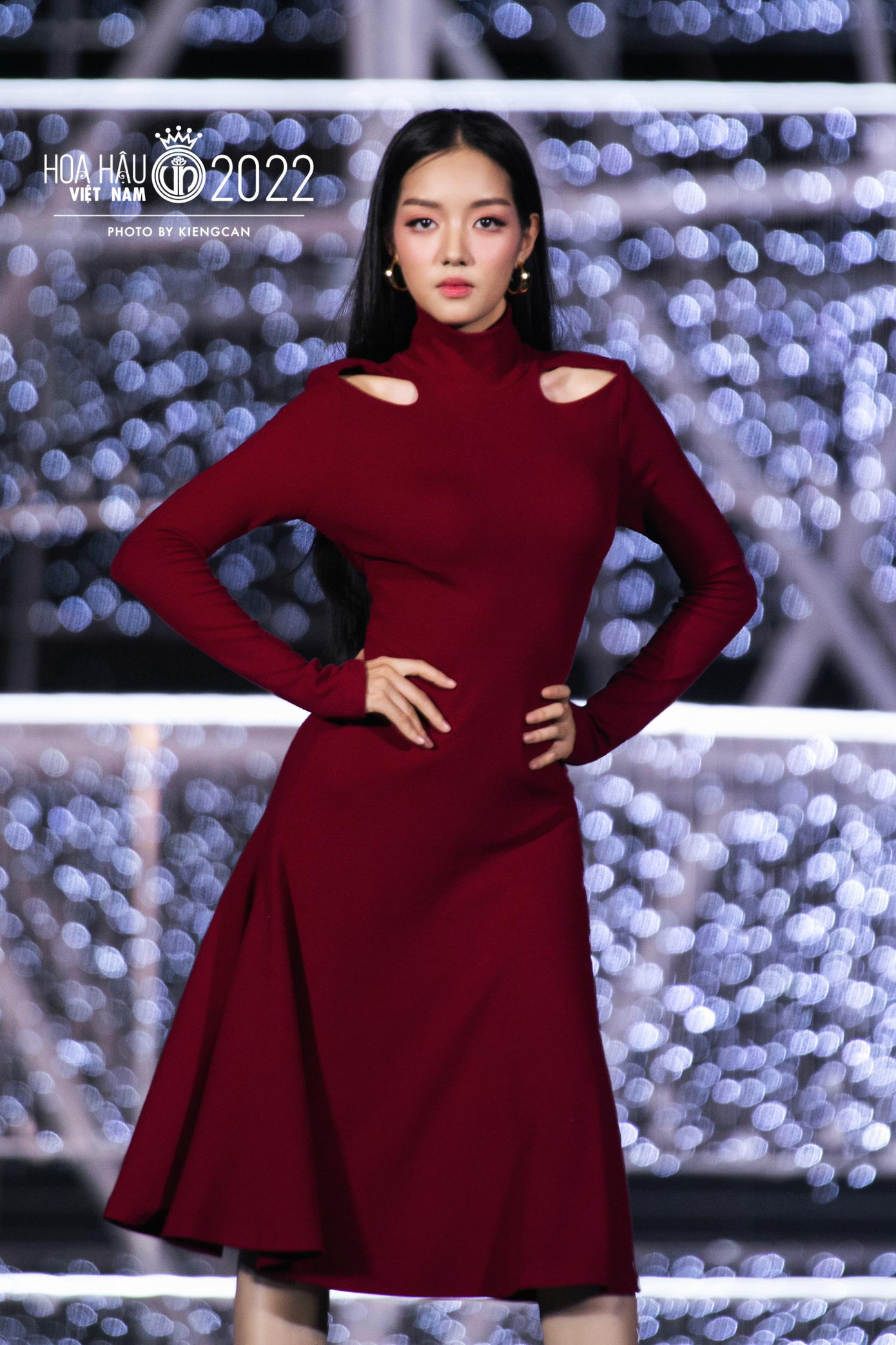 Mặc dù lần đầu tham gia cuộc thi sắc đẹp, Mai Chi được cho là có kỹ năng catwalk ổn định. Trước đó, cô cũng vào top 18 của phần thi Người đẹp nhân ái.