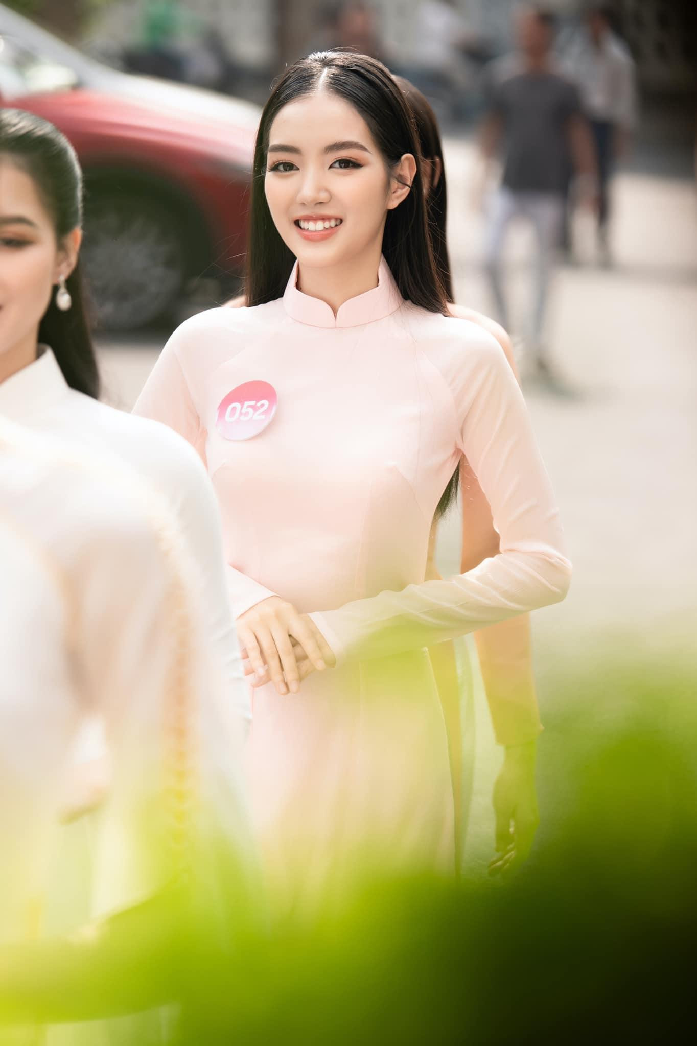 Mặc dù lần đầu tham gia cuộc thi sắc đẹp, Mai Chi được cho là có kỹ năng catwalk ổn định. Trước đó, cô cũng vào top 18 của phần thi Người đẹp nhân ái.