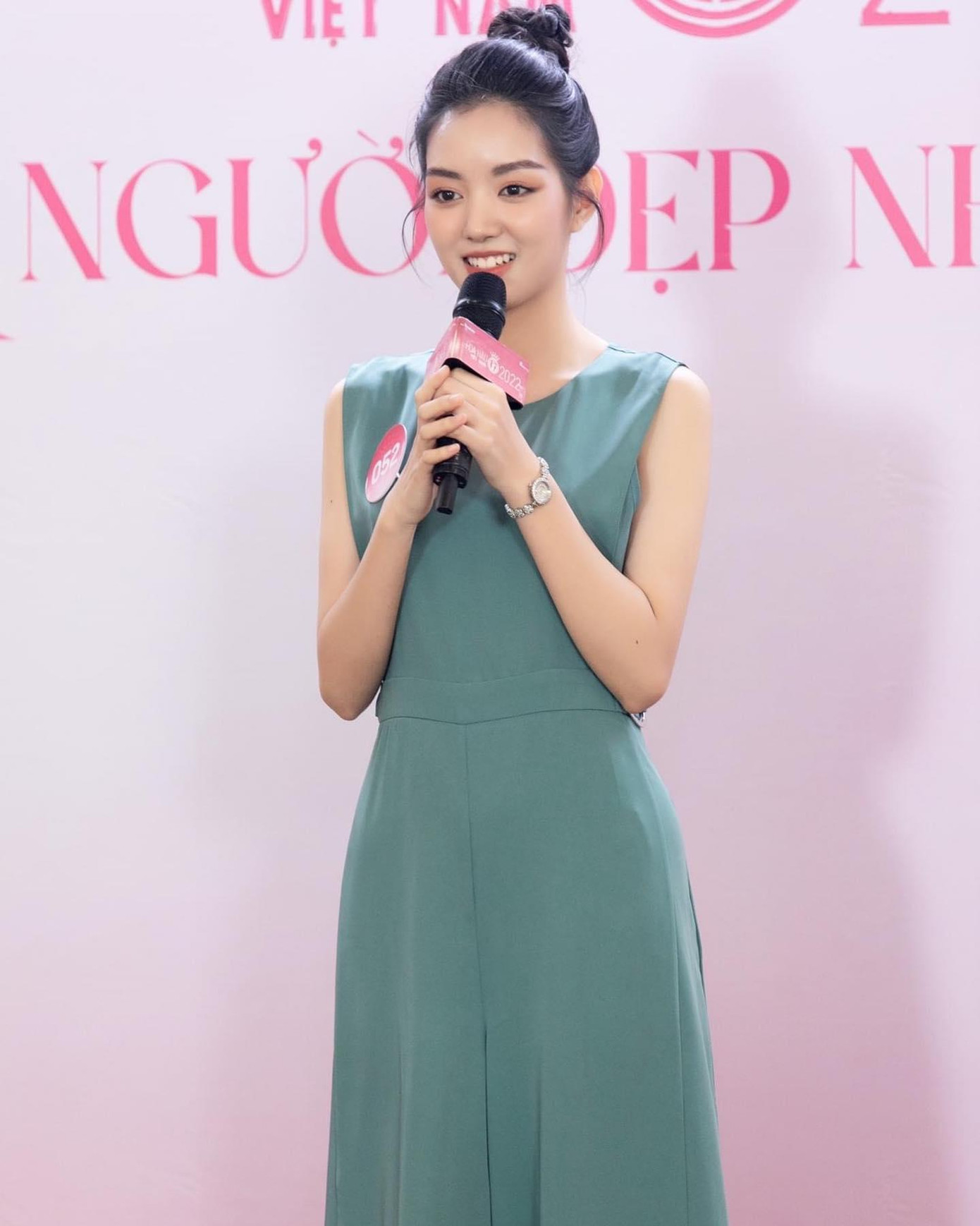 Mặc dù lần đầu tham gia cuộc thi sắc đẹp, Mai Chi được cho là có kỹ năng catwalk ổn định. Trước đó, cô cũng vào top 18 của phần thi Người đẹp nhân ái.