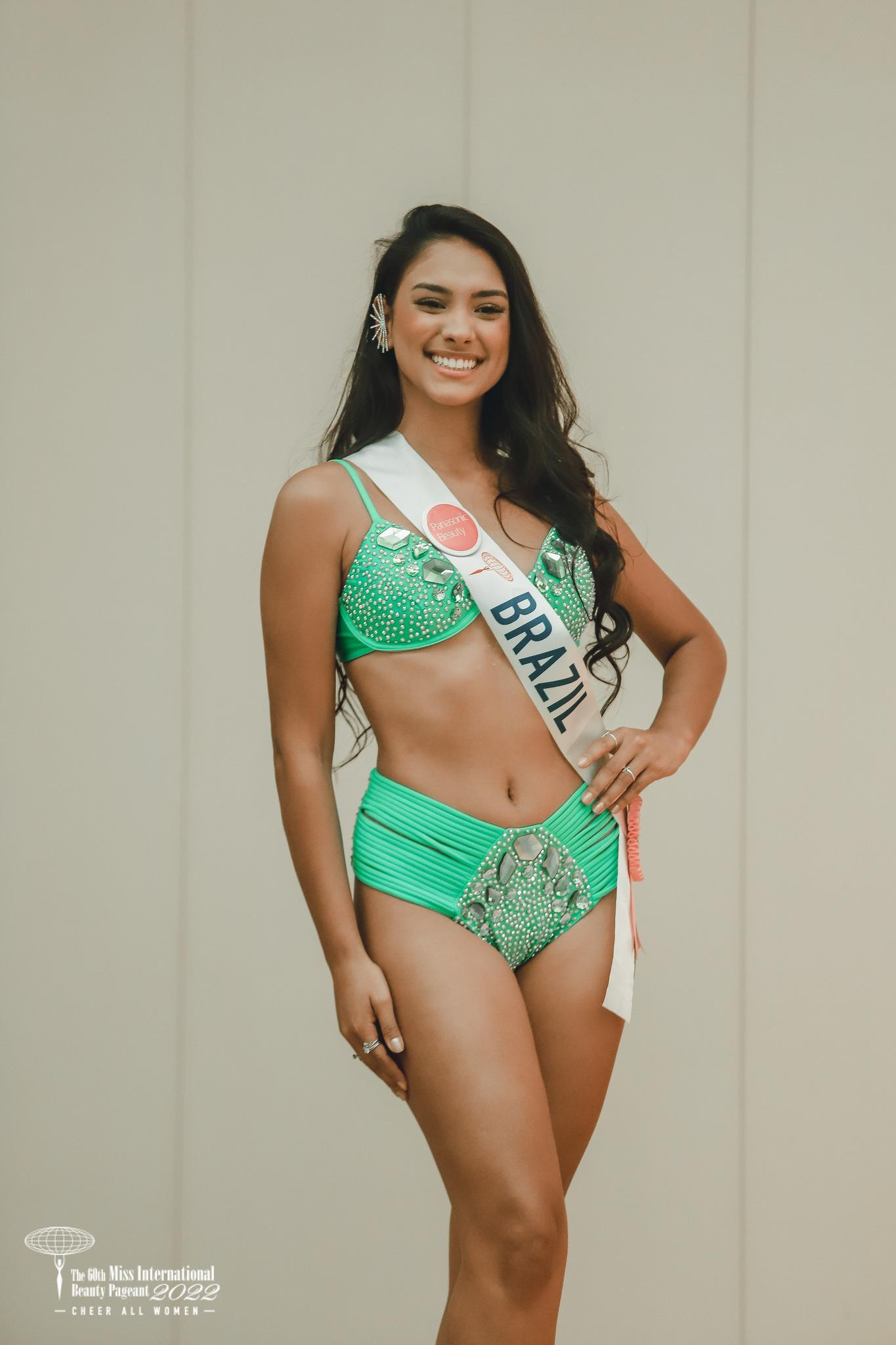 Người đẹp Brazil - Isabella Olivera cũng đang là ứng viên được yêu thích tại Hoa hậu Quốc tế 2022. Cô 24 tuổi, là người mẫu với vẻ đẹp cá tính, quyến rũ và làn da nâu khỏe mạnh. Người đẹp cũng đang là một nữ nhà báo ở quê nhà.