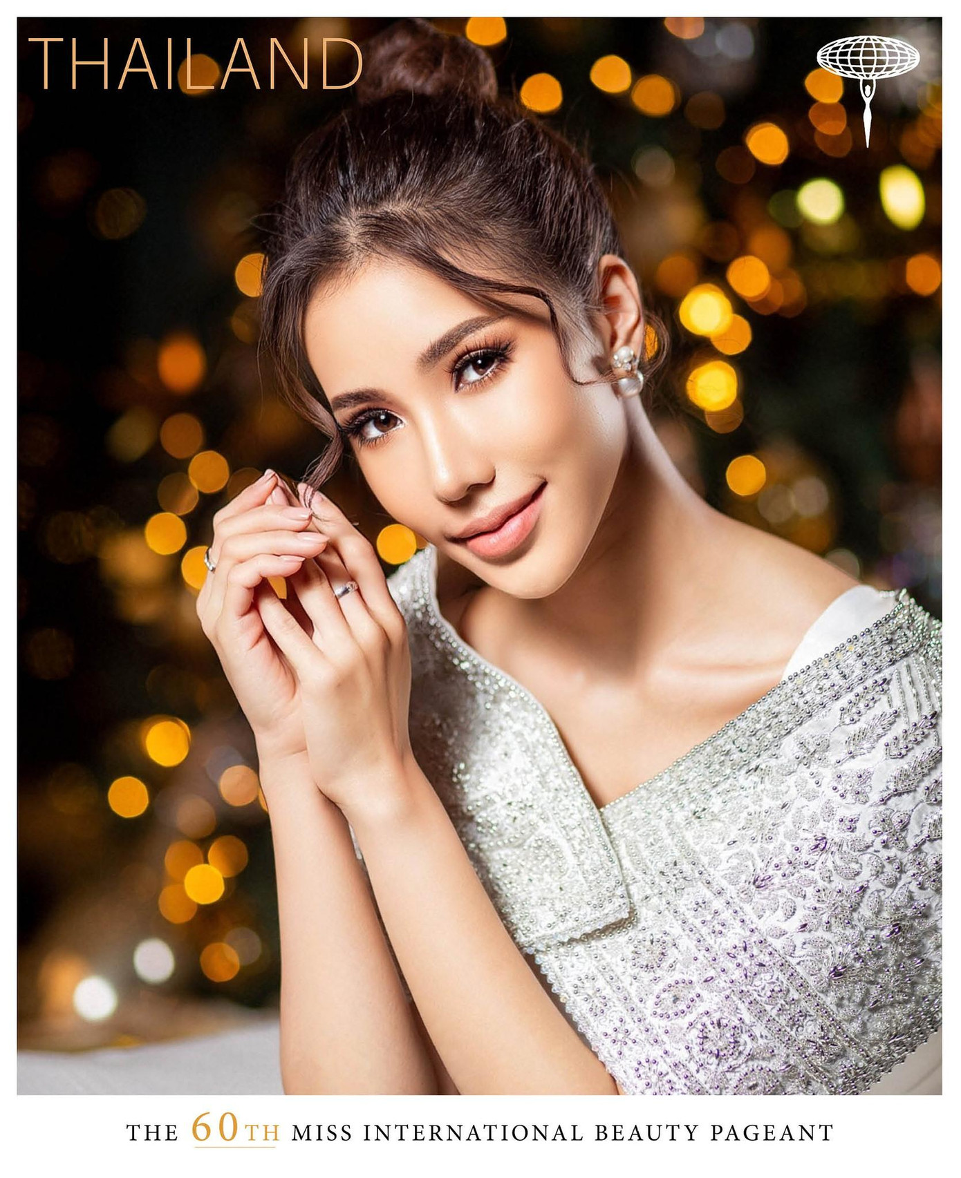 Đại diện Thái Lan vốn có gương mặt lai nhưng qua ảnh chỉnh sửa cô dường như không còn nét châu Á nào trên khuôn mặt của mình.