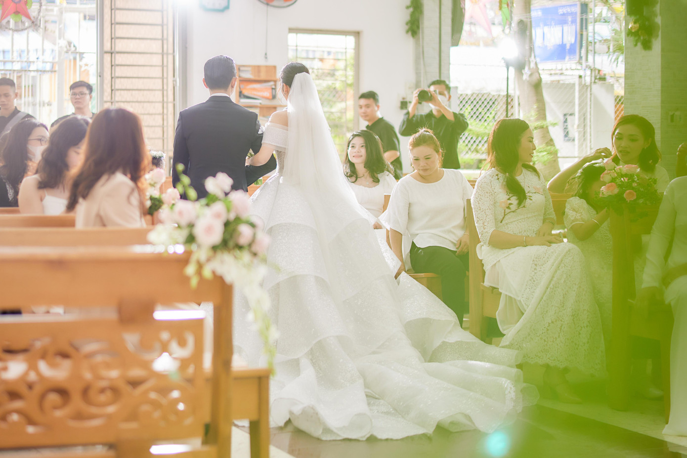 Sáng 17/12, lễ cưới của Khánh Thi và Phan Hiển được diễn ra tại nhà thờ Giáo xứ Thánh mẫu Phú Nhuận.