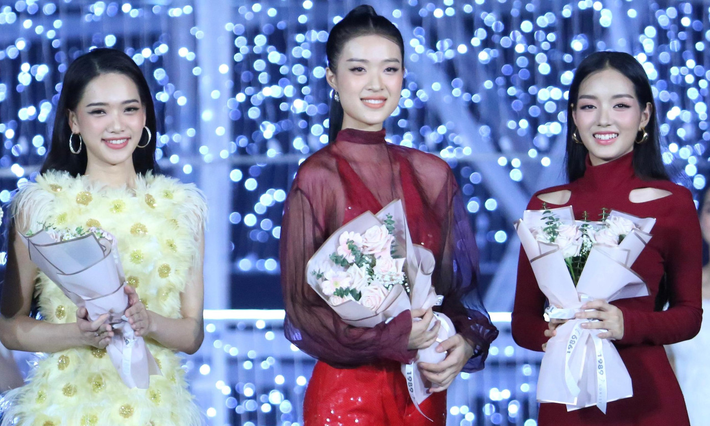 3 thí sinh đã có phần thể hiện ấn tượng trong phần trình diễn thời trang với những bước catwalk ngày càng tự tin, chuyên nghiệp. Sau những ngày miệt mài luyện tập cùng chuyên gia, họ được đánh giá ngày càng tiến bộ, tỏa sáng.