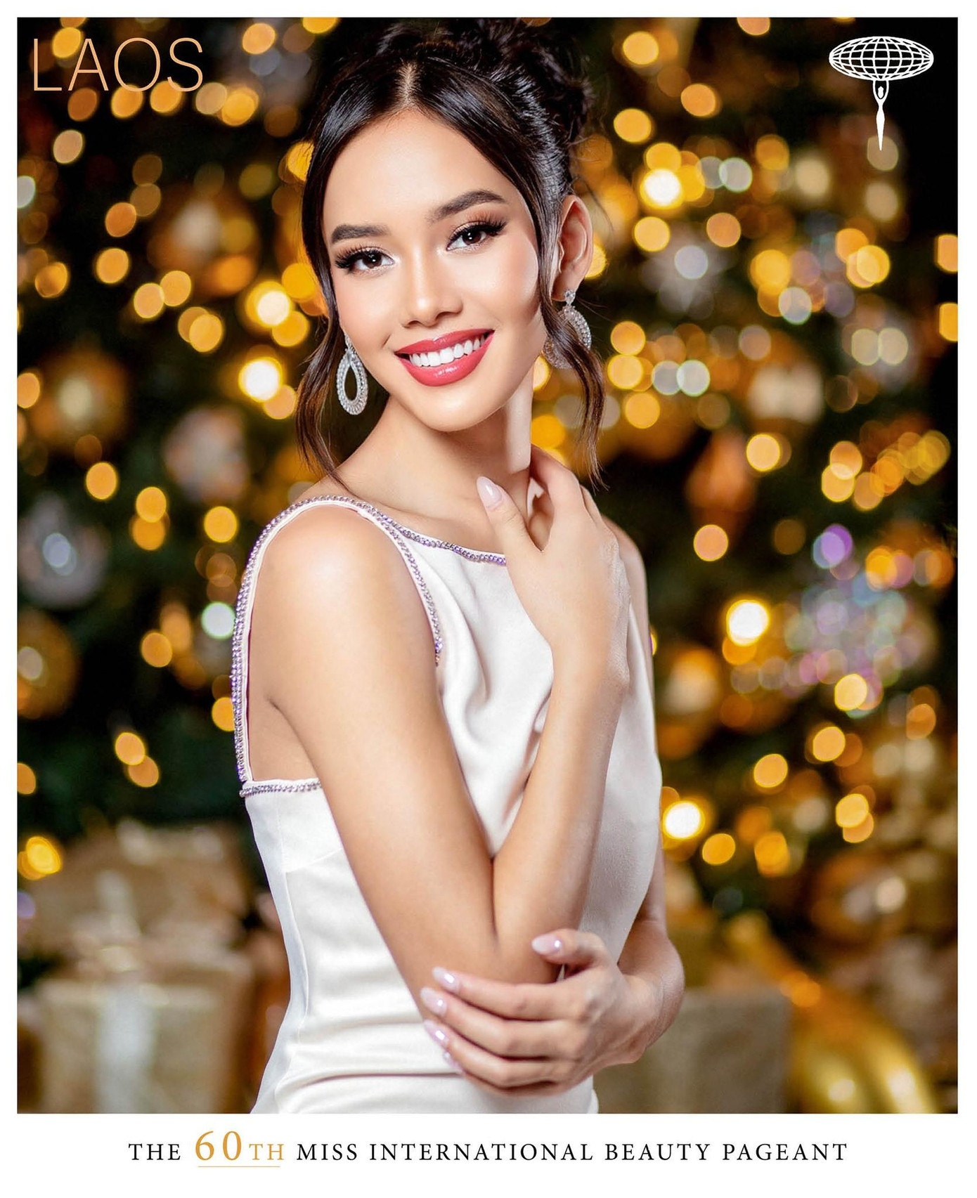 Hai người đẹp Lào và Hong Kong đang là ứng viên gây chú ý. Qua ảnh đã chỉnh sửa, họ cũng trở nên khác lạ hơn so với những bức ảnh đời thường được đăng tải trước đó.