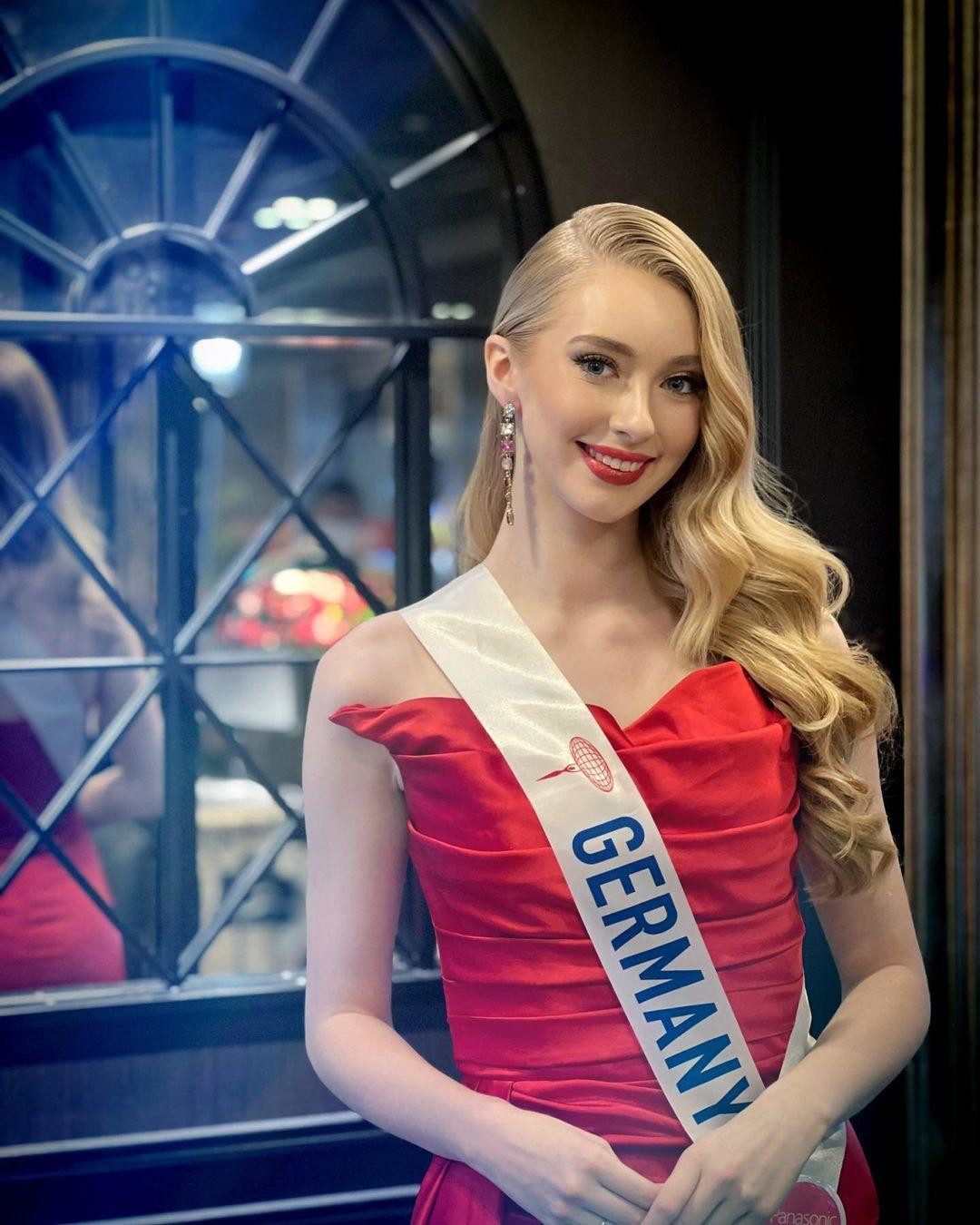 Jasmin Selberg góp mặt ở nhiều bảng xếp hạng trước chung kết, tuy nhiên hiếm khi được dự đoán vào top 5. Mặc dù vậy, người đẹp châu Âu đã bứt phá trong đêm chung kết và chạm tay tới chiếc vương miện cao quý.