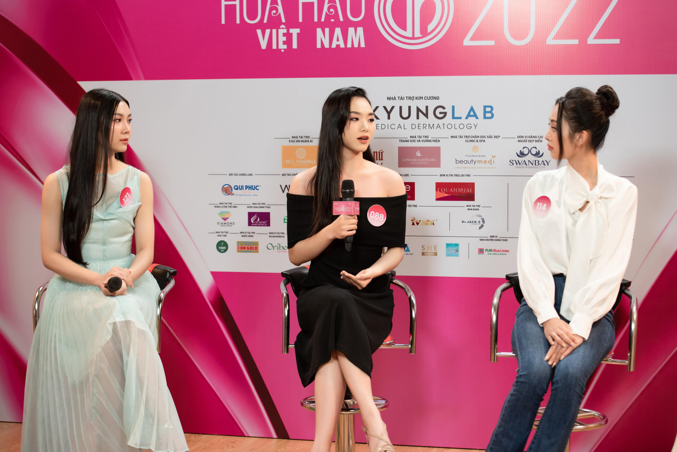 Thí sinh Hoa hậu Việt Nam tranh luận vấn đề tiêu tiền ảnh 3