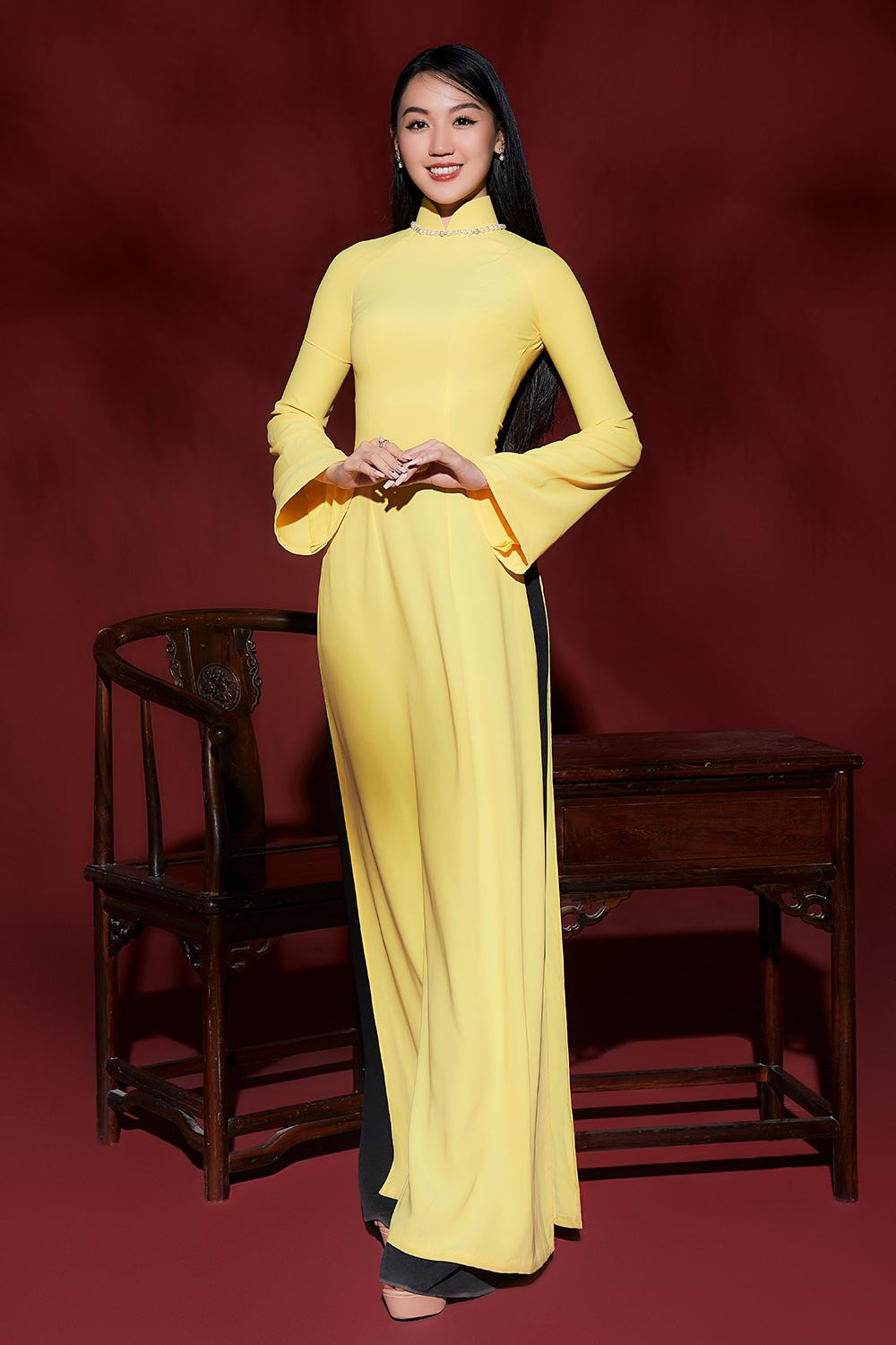 Để hình ảnh mang tính cá nhân nhất, ban tổ chức đã tạo cơ hội cho các thí sinh tự lựa chọn áo dài phù hợp với mình.