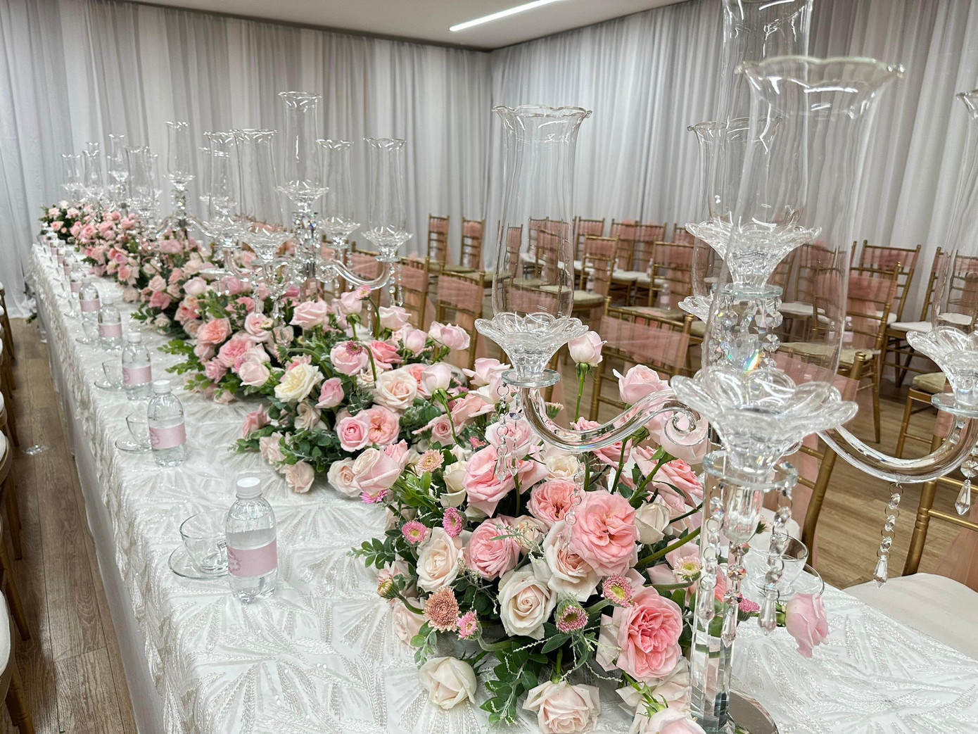 Không gian lễ ăn hỏi và rước dâu của Khánh Thi - Phan Hiển. Không gian lễ ăn hỏi và rước dâu của Khánh Thi - Phan Hiển.