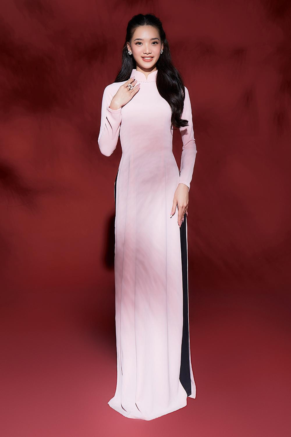 Cuộc thi Hoa Hậu Việt Nam 2022 đang dần tiến về đích và chứng kiến sự lột xác ấn tượng của top 35 thí sinh. Qua những phần thi quan trọng, khán giả có thể thấy thí sinh đang hoàn thiện để chạm tới vương miện cao quý.