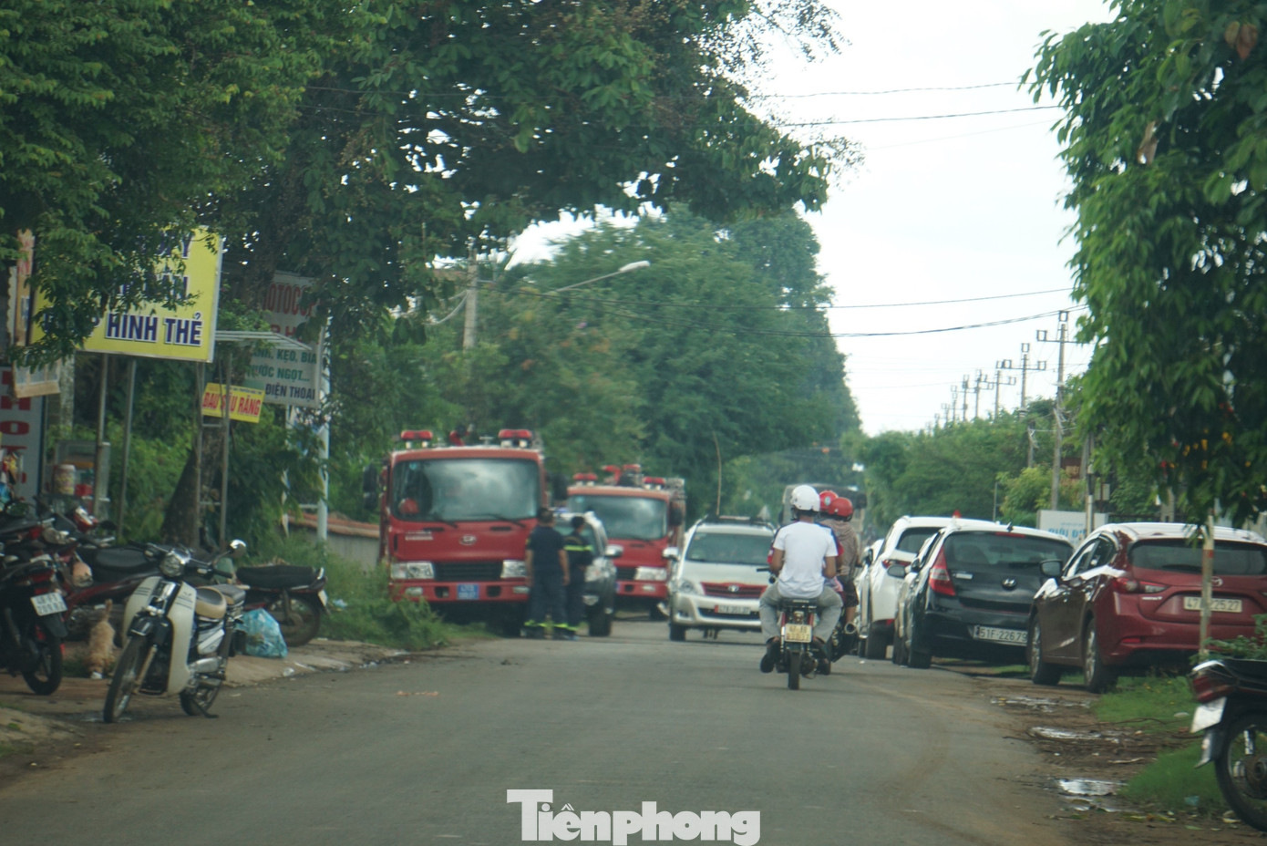 Xe cứu hoả được huy động trước trụ sở UBND xã Ea Tiêu