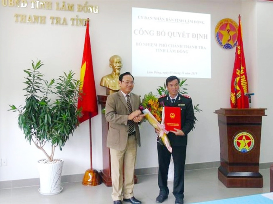 Ông Nguyễn Văn Dậu thời điểm được bổ nhiệm giữ chức Phó Chánh thanh tra tỉnh Lâm Đồng tháng 11/2019. Ảnh: Ban Tổ chức Tỉnh ủy Lâm Đồng Ông Nguyễn Văn Dậu thời điểm được bổ nhiệm giữ chức Phó Chánh thanh tra tỉnh Lâm Đồng tháng 11/2019. Ảnh: Ban Tổ chức Tỉnh ủy Lâm Đồng