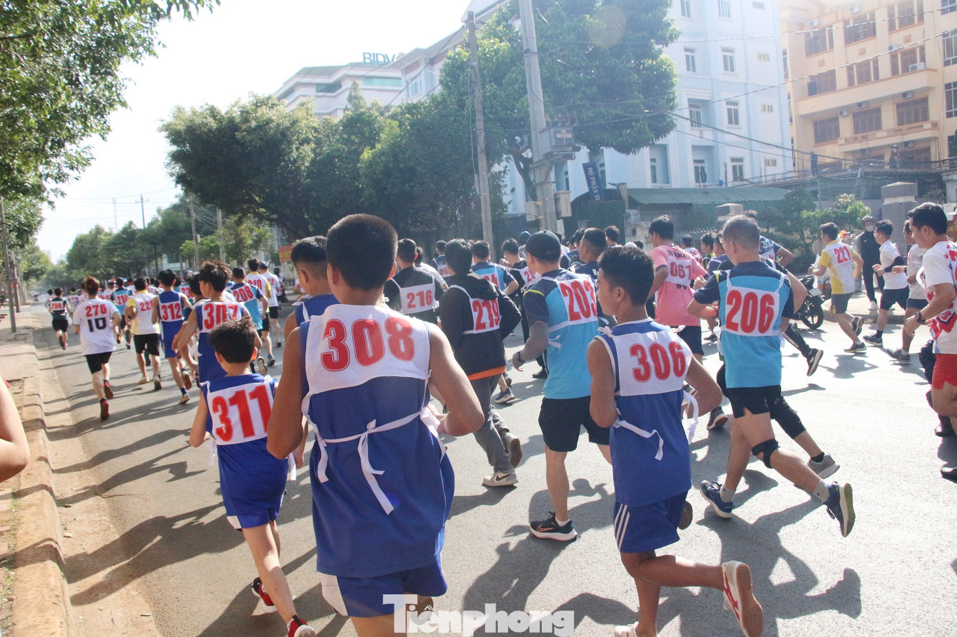 Các vận động viên tranh tài quyết liệt