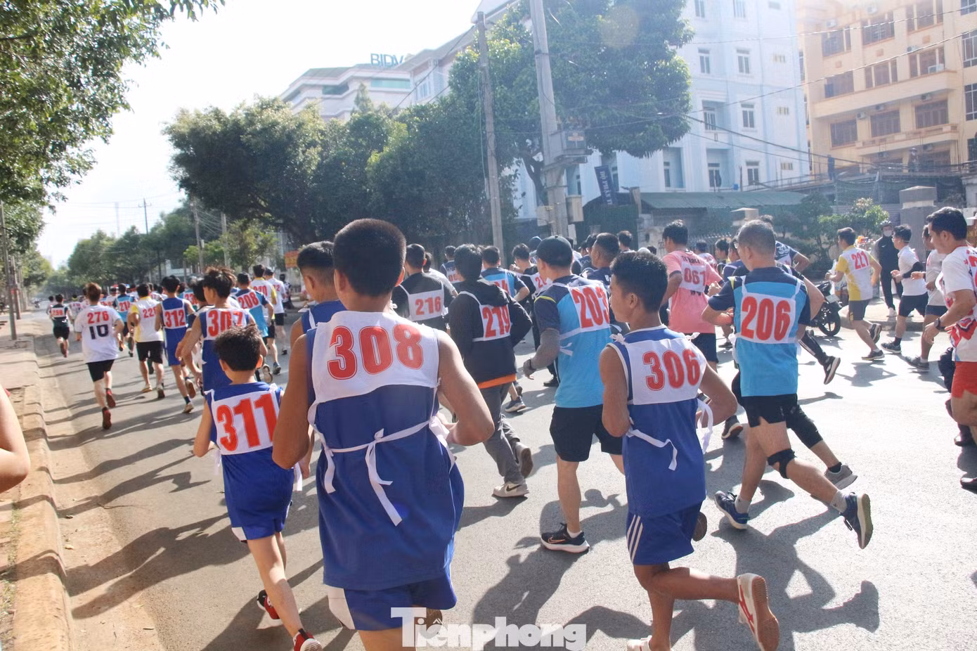 Các vận động viên tranh tài quyết liệt