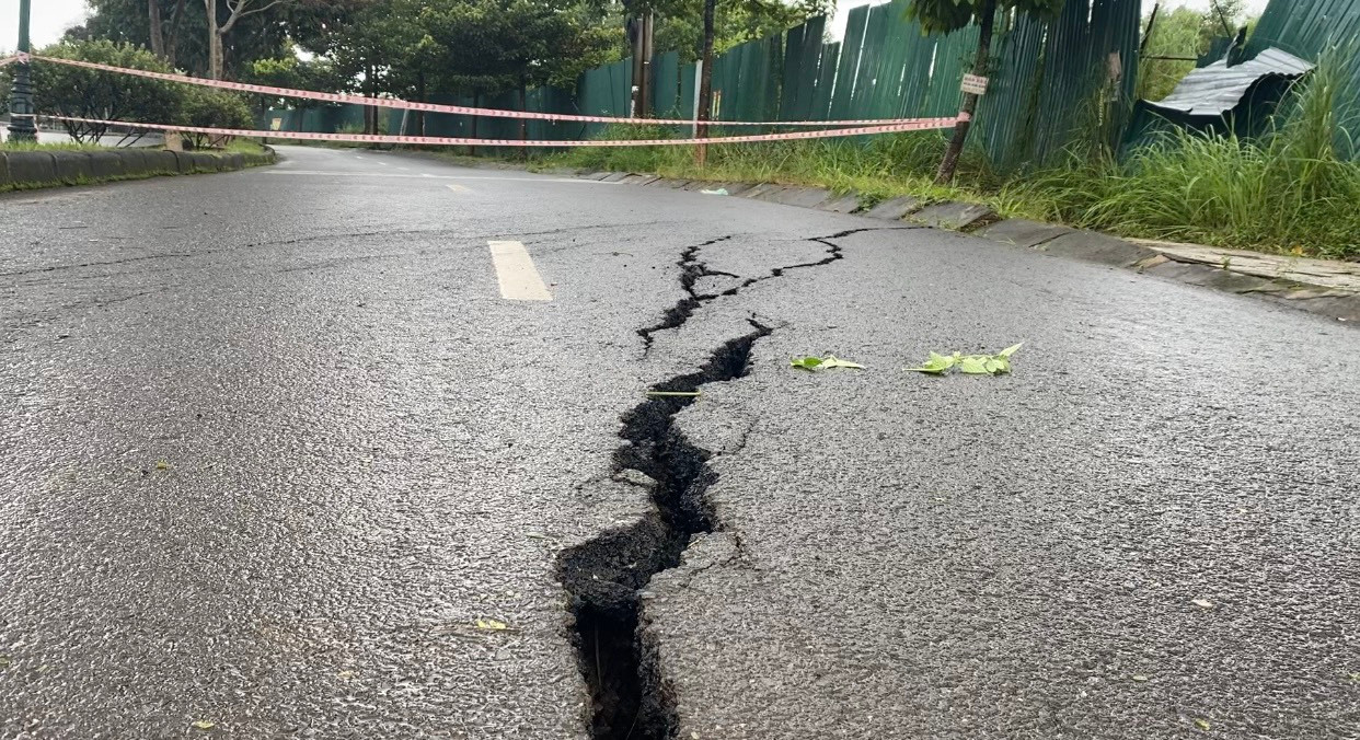 Đường Hồ Chí Minh qua thành phố Gia Nghĩa, Đắk Nông bị sụt lún, nứt toác ngày 2/8