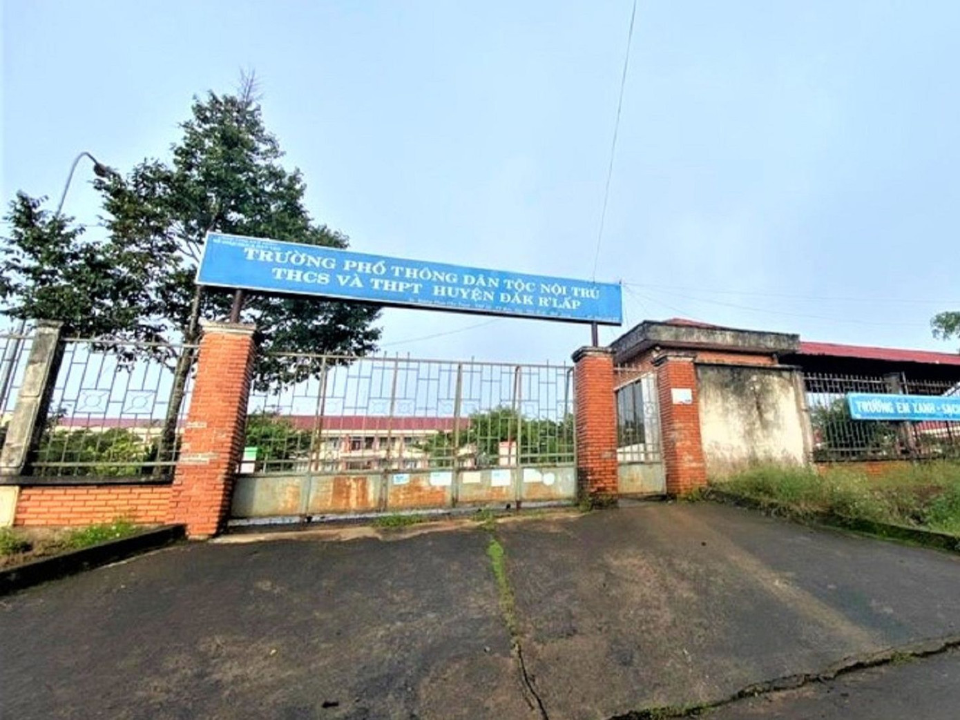 Trường phổ thông dân tộc nội trú THCS và THPT huyện Đắk R’Lấp- nơi ông Nam công tác Trường phổ thông dân tộc nội trú THCS và THPT huyện Đắk R’Lấp- nơi ông Nam công tác