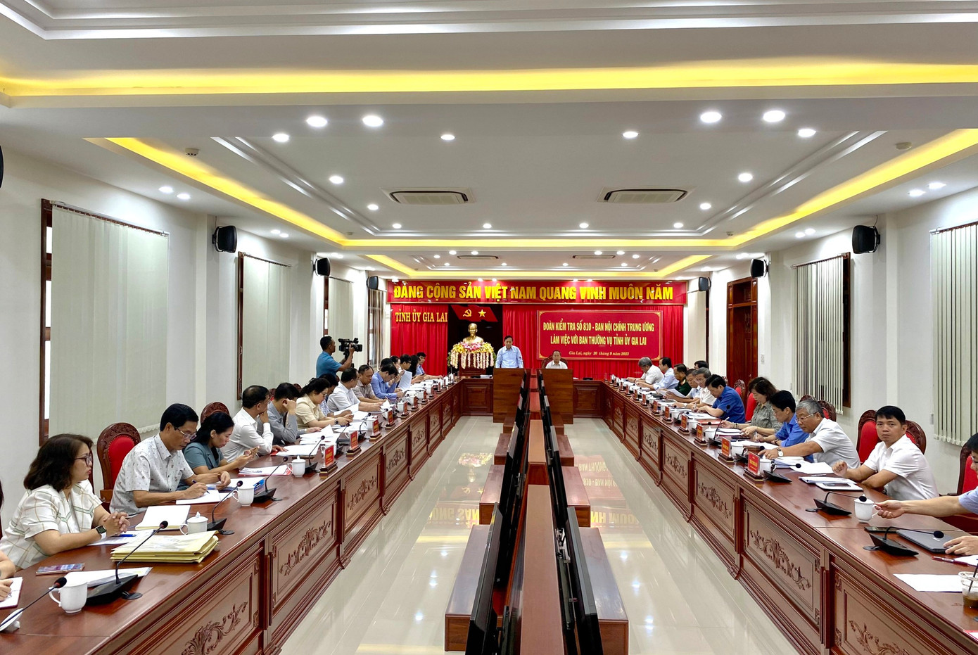 Quang cảnh buổi làm việc Quang cảnh buổi làm việc