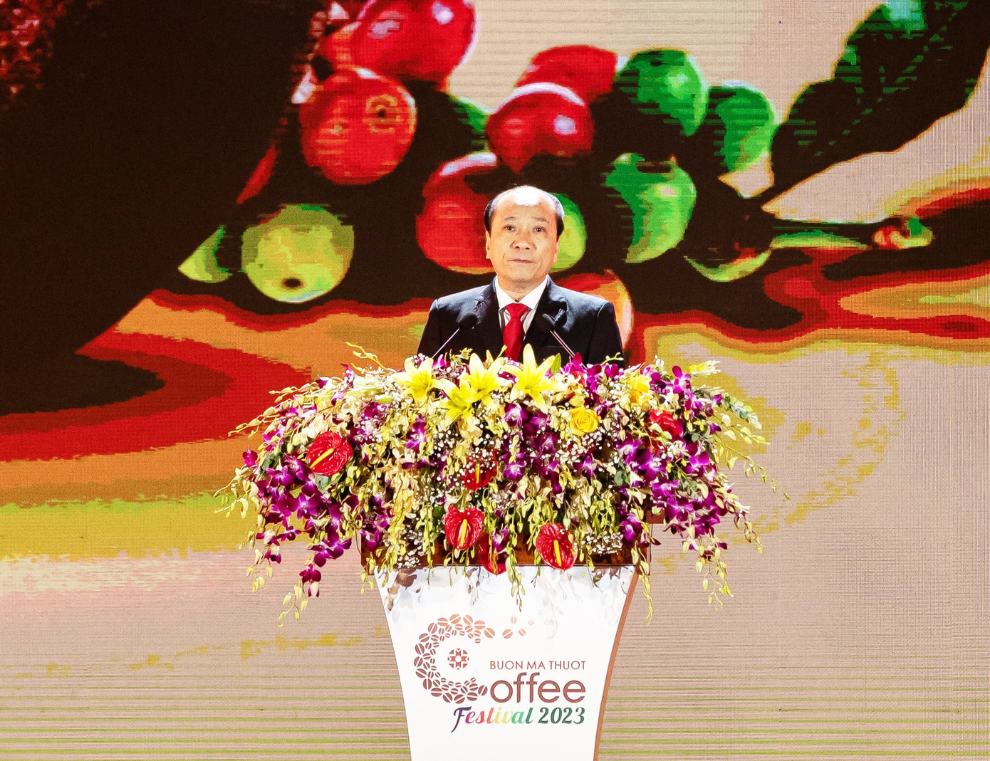 Chủ tịch UBND tỉnh Đắk Lắk Phạm Ngọc Nghị phát biểu khai mạc tối 10/3