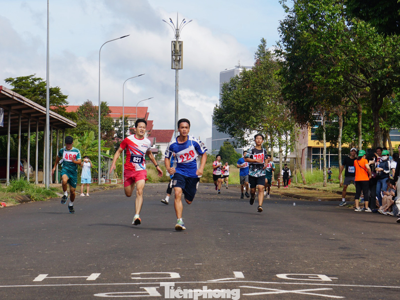 Kết quả, nhà báo Tuấn Nguyễn giành giải Khuyến khích ở cự ly phong trào nam 3,2km.