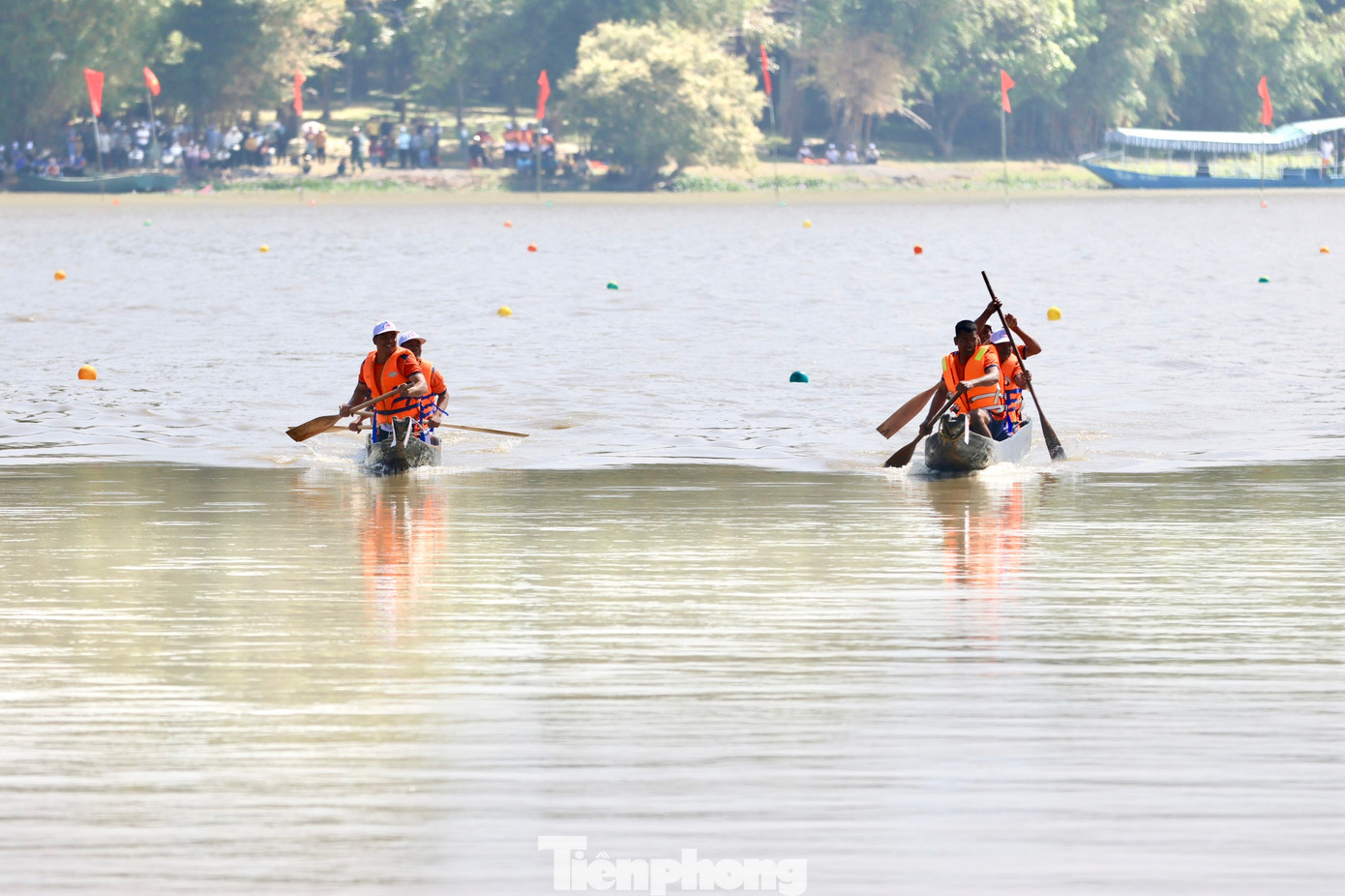 Các vận động viên tranh tài quyết liệt