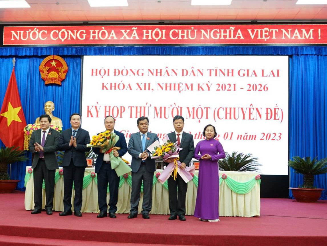 Thường trực HĐND tỉnh tặng hoa chúc mừng ông Nguyễn Hữu Quế và ông Dương Mah Tiệp giữ chức Phó Chủ tịch UBND tỉnh nhiệm kỳ 2021-2026 Thường trực HĐND tỉnh tặng hoa chúc mừng ông Nguyễn Hữu Quế và ông Dương Mah Tiệp giữ chức Phó Chủ tịch UBND tỉnh nhiệm kỳ 2021-2026