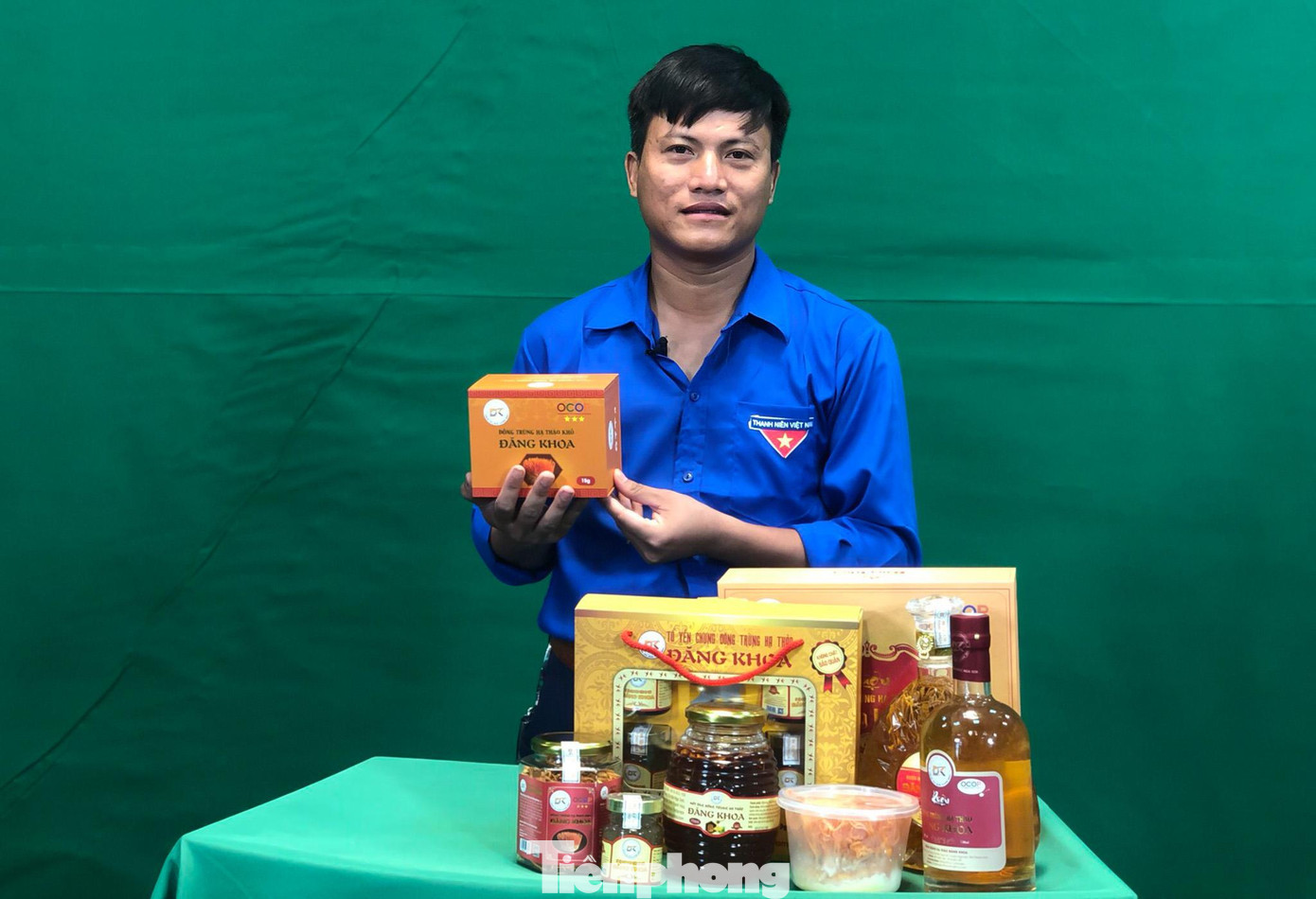 Nguyễn Văn Tuấn giới thiệu sản phẩm