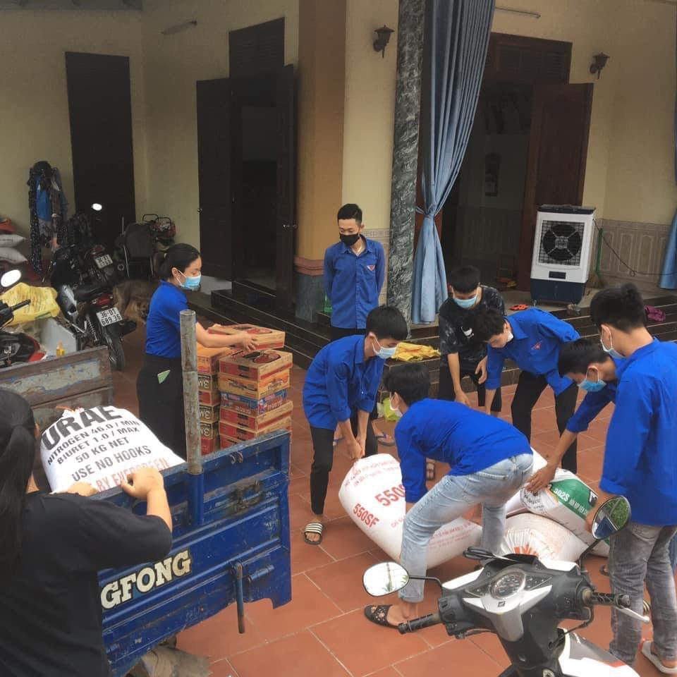 Trong những ngày qua, các cơ sở Đoàn đã quyên góp gạo, lạc, củ quả, miến... hỗ trợ người dân khó khăn tại TP Hồ Chí Minh. Trong những ngày qua, các cơ sở Đoàn đã quyên góp gạo, lạc, củ quả, miến... hỗ trợ người dân khó khăn tại TP Hồ Chí Minh.