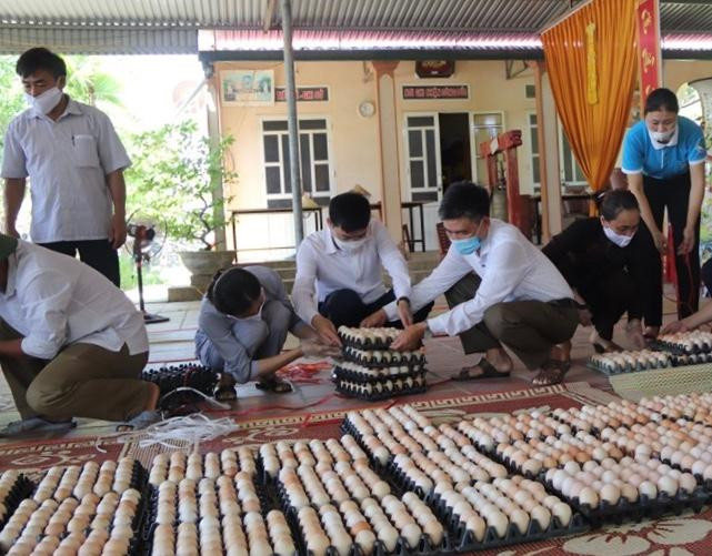 Nhiều tổ chức, cá nhân đang tích cực tham gia quyên góp nhiều nhu yếu phẩm Nhiều tổ chức, cá nhân đang tích cực tham gia quyên góp nhiều nhu yếu phẩm